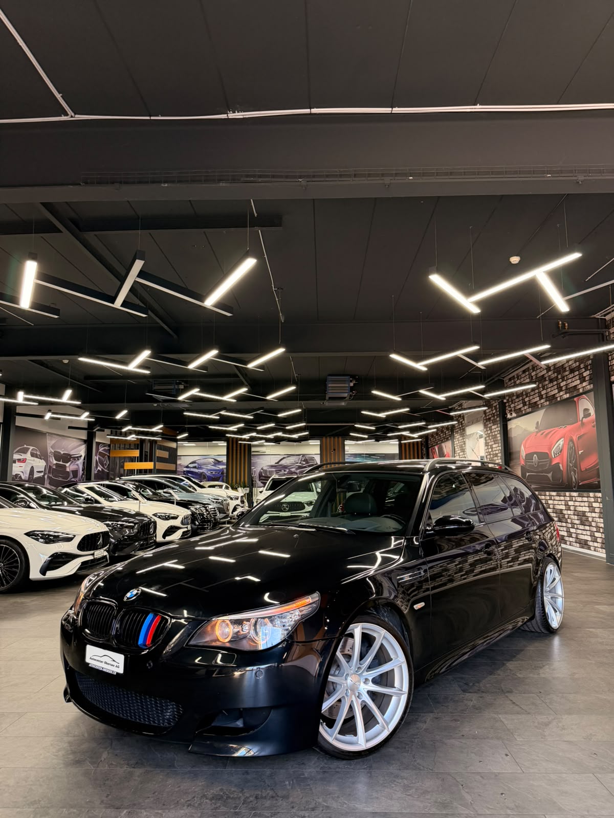 BMW M5 Touring-showroom-element-2