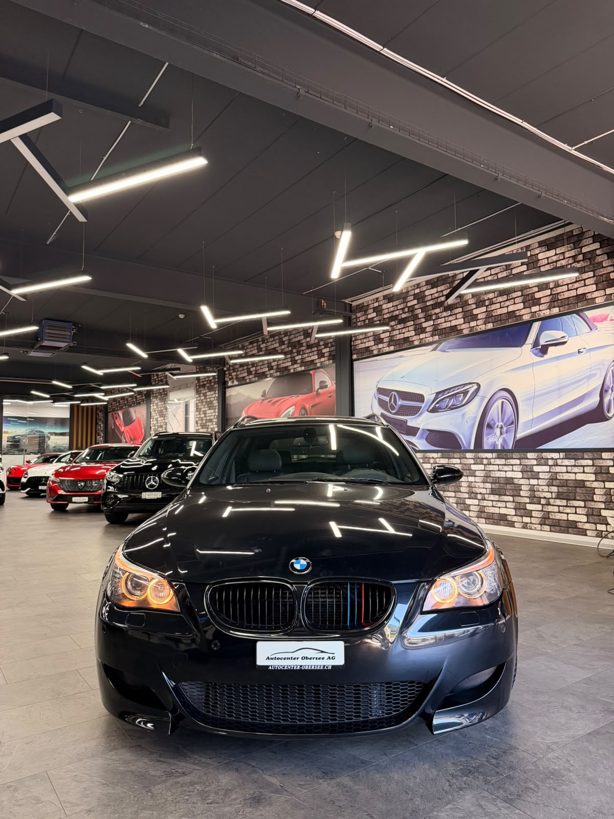 BMW M5 Touring-showroom-element-1