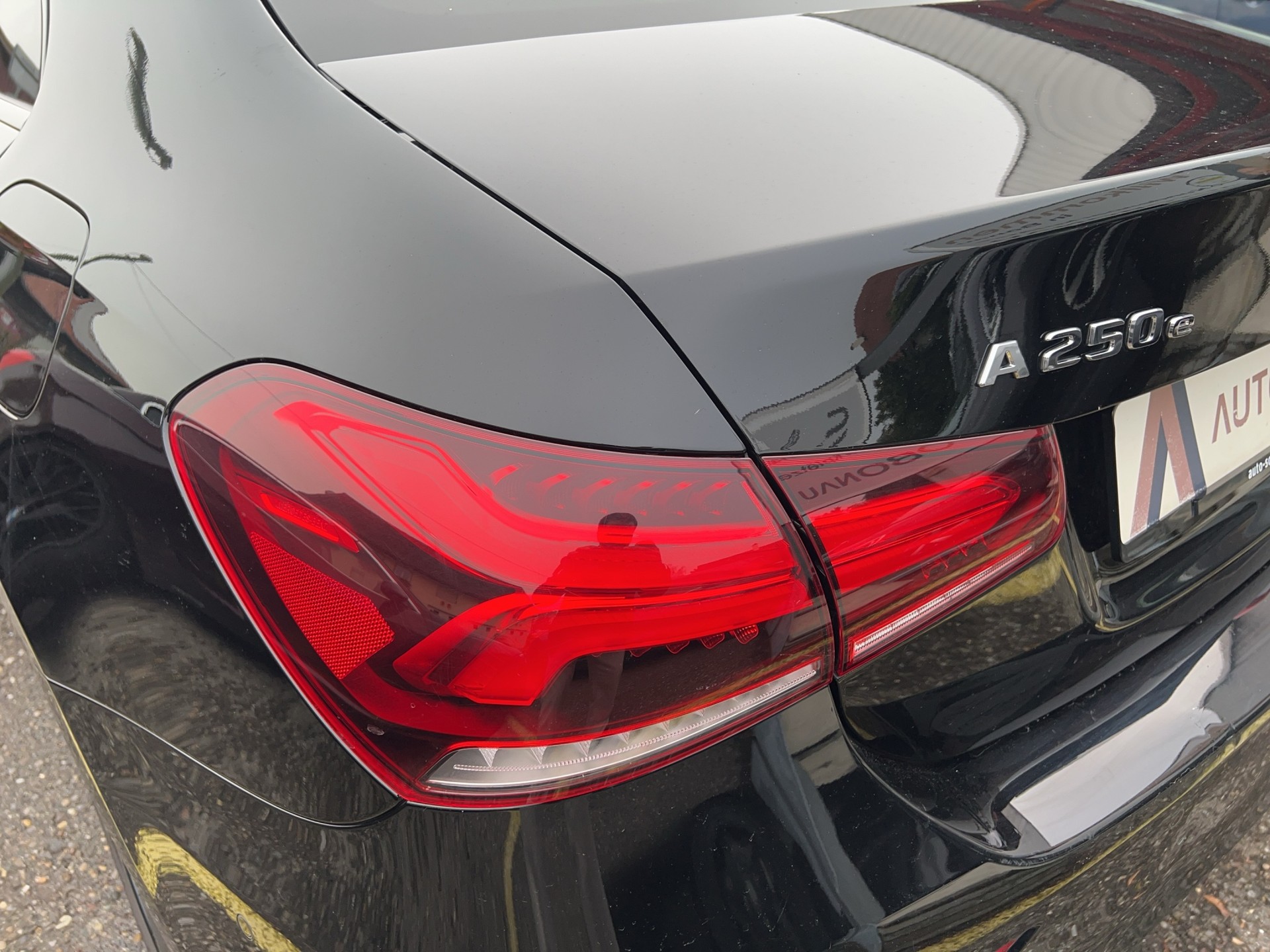 MERCEDES-BENZ A-Klasse A 250 e AMG Line 8G-DCT-image-60