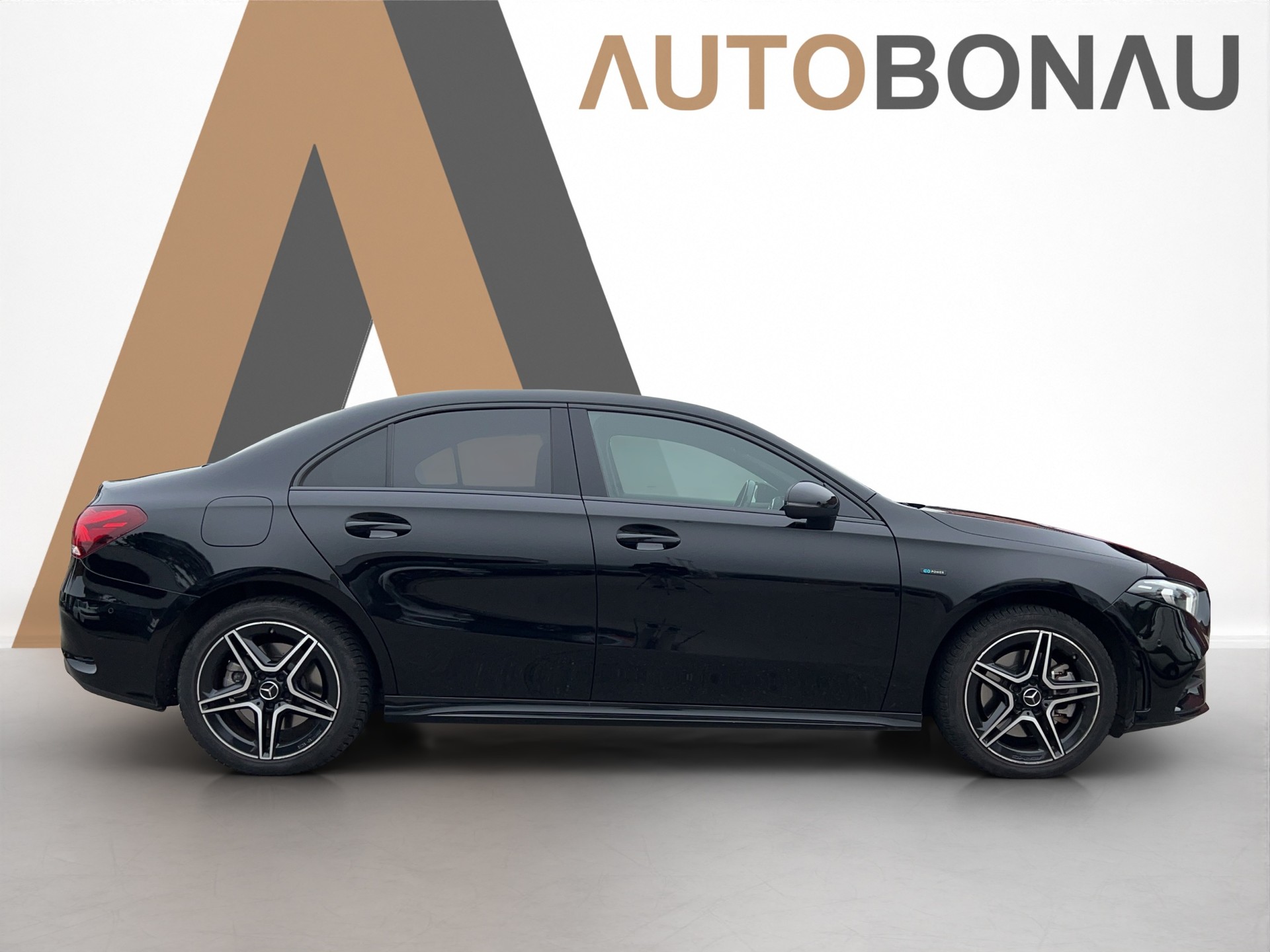 MERCEDES-BENZ A-Klasse A 250 e AMG Line 8G-DCT-image-9