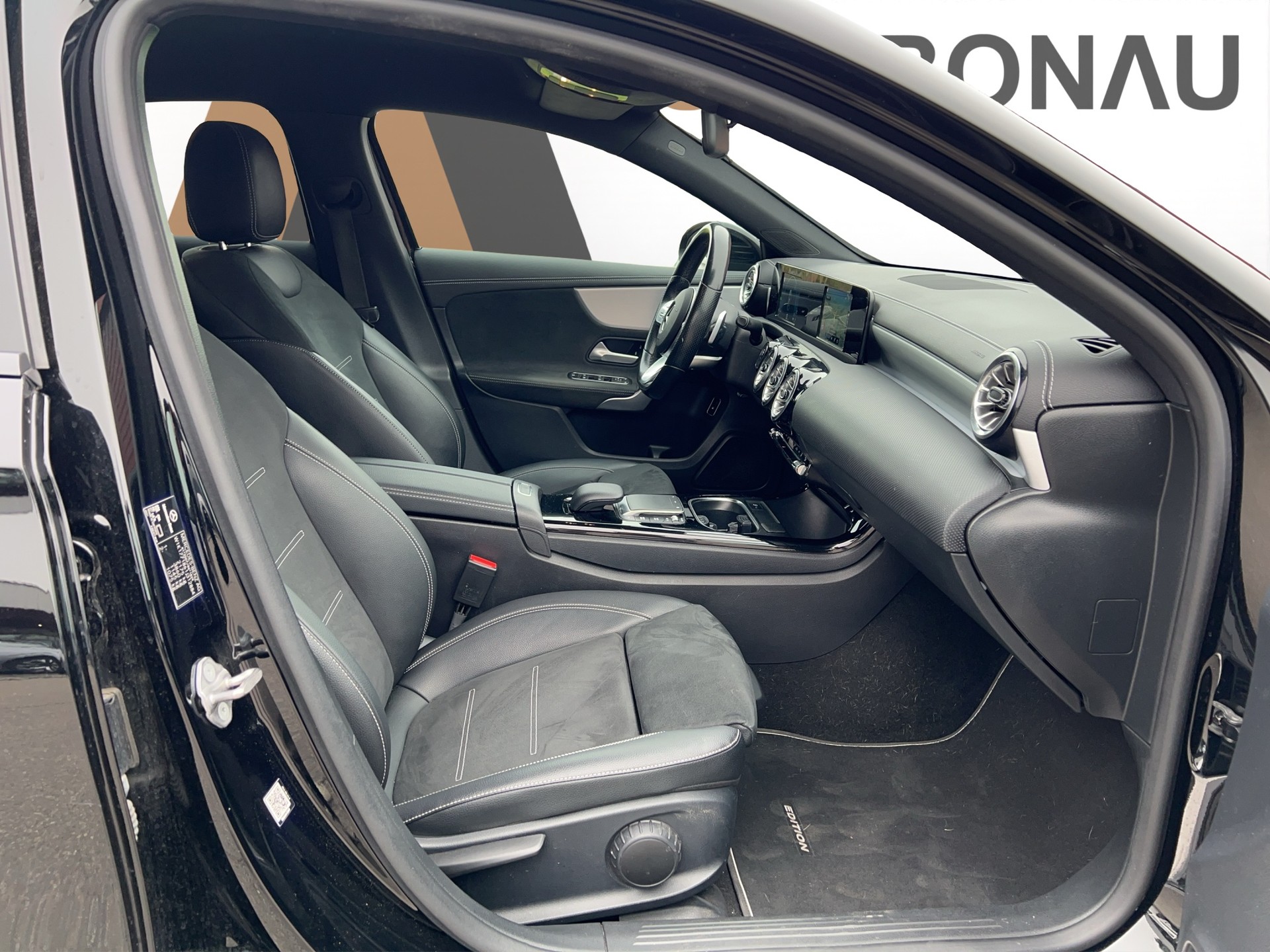 MERCEDES-BENZ A-Klasse A 250 e AMG Line 8G-DCT-image-16