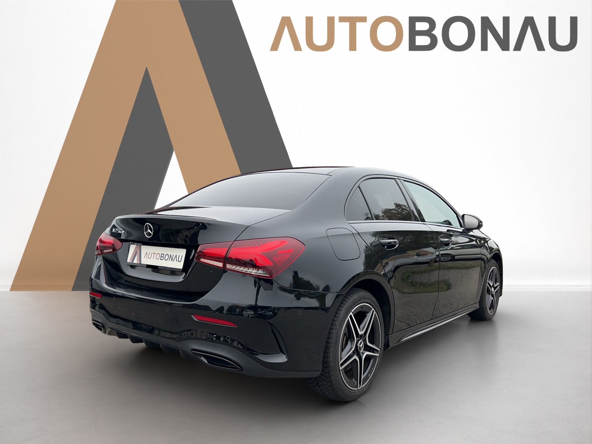 MERCEDES-BENZ A-Klasse A 250 e AMG Line 8G-DCT-showroom-element-3