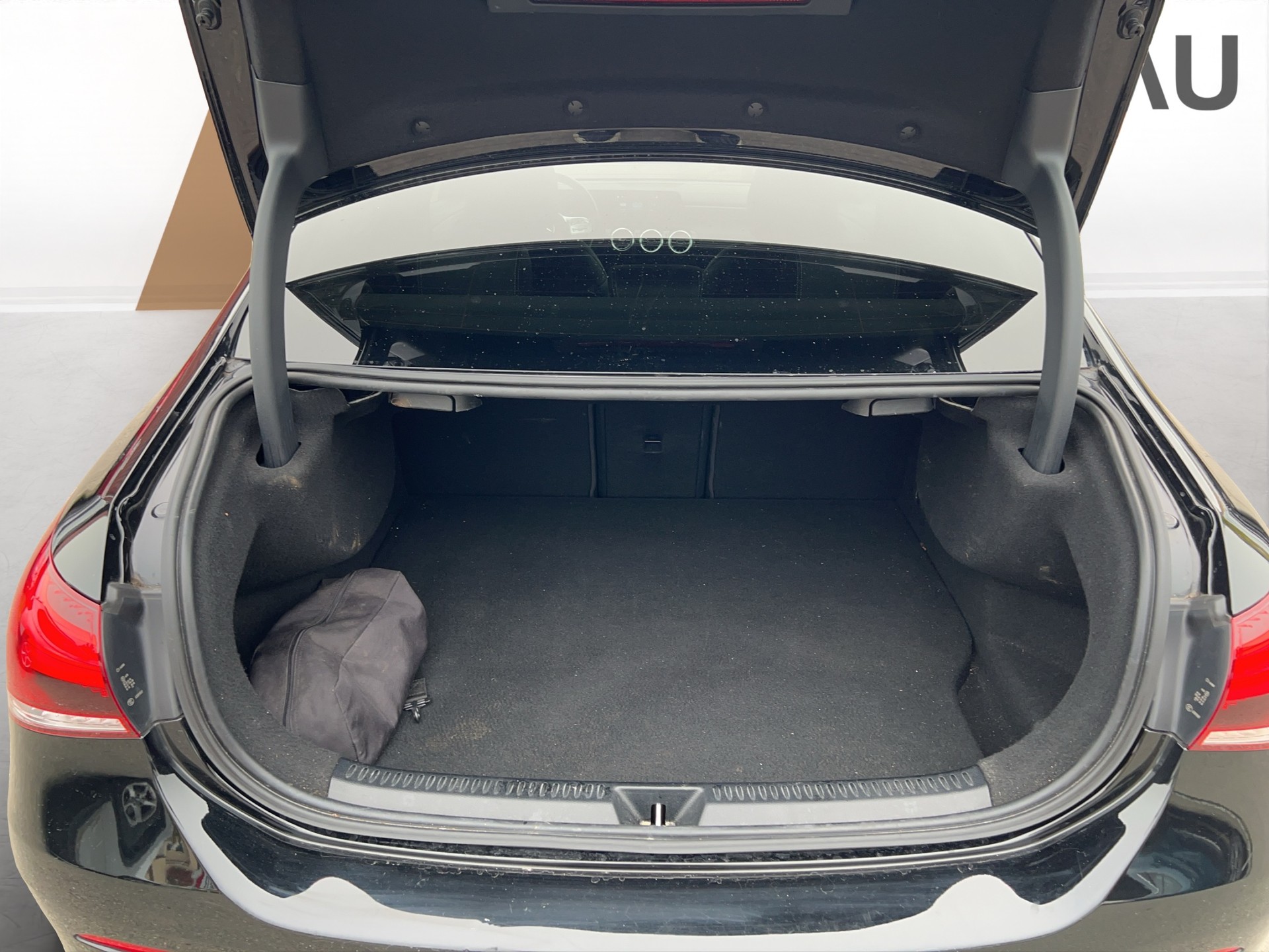 MERCEDES-BENZ A-Klasse A 250 e AMG Line 8G-DCT-image-32