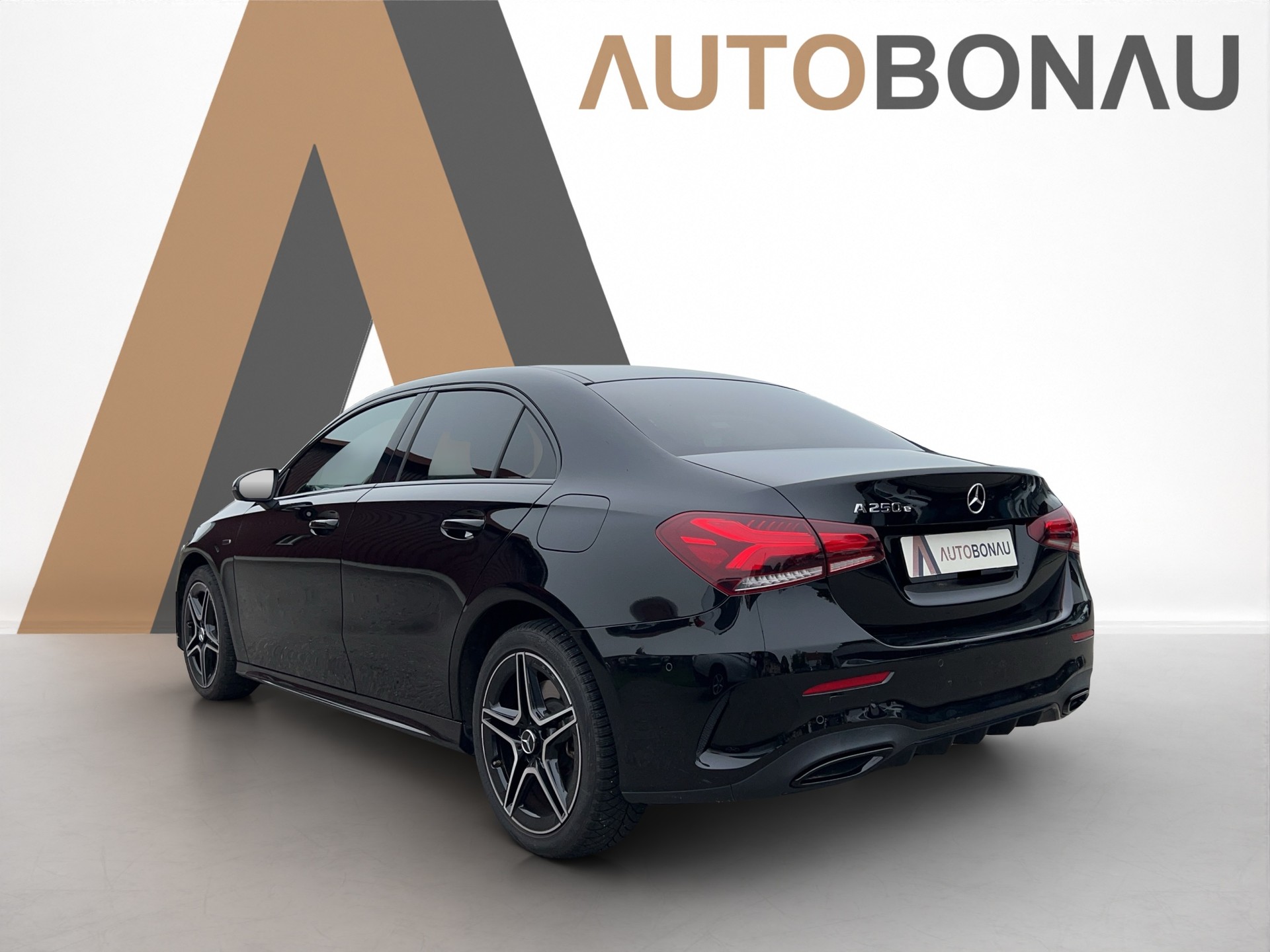 MERCEDES-BENZ A-Klasse A 250 e AMG Line 8G-DCT-showroom-element-1