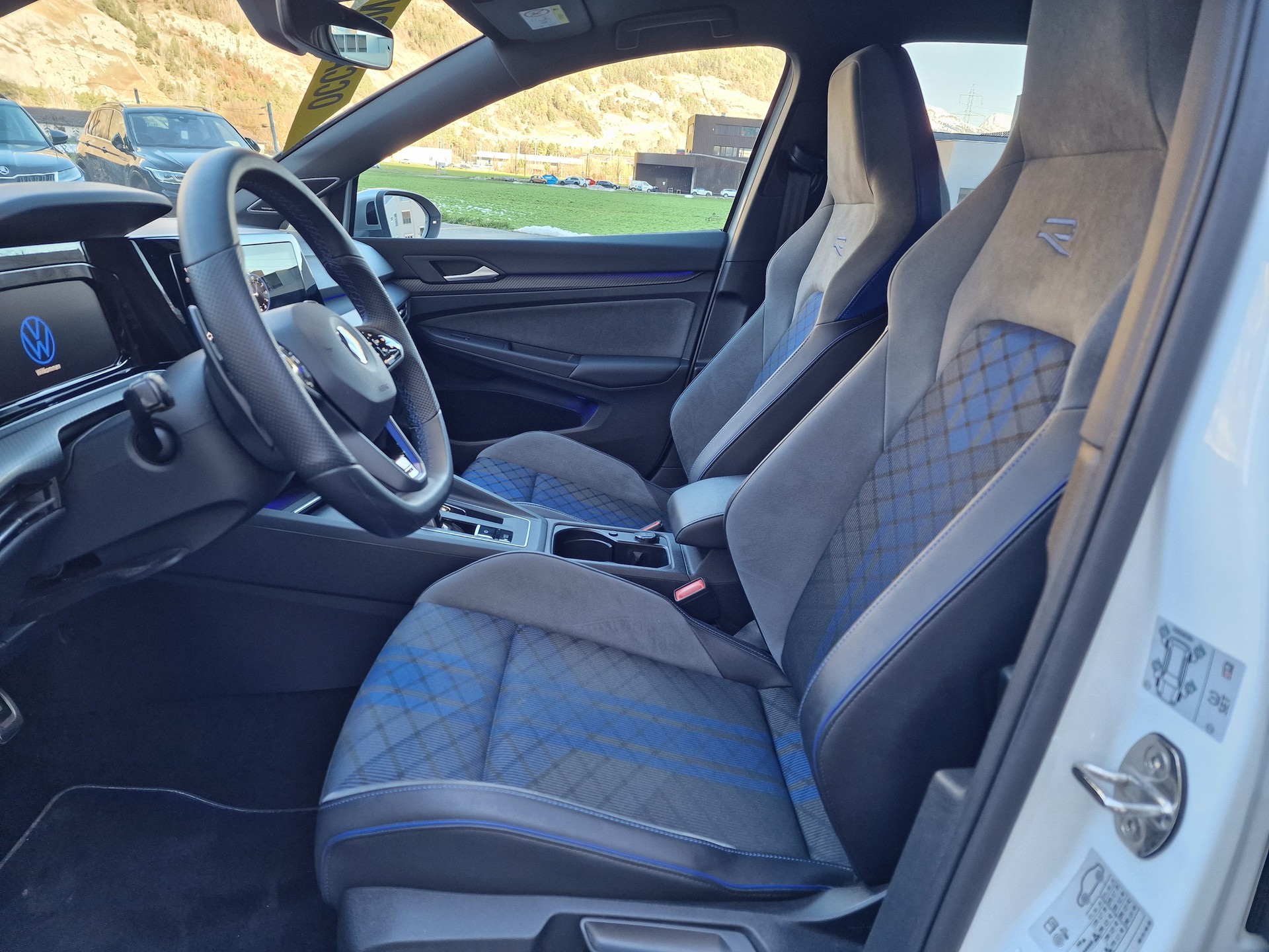 VW Golf 2.0 TSI R DSG 4Motion-image-14