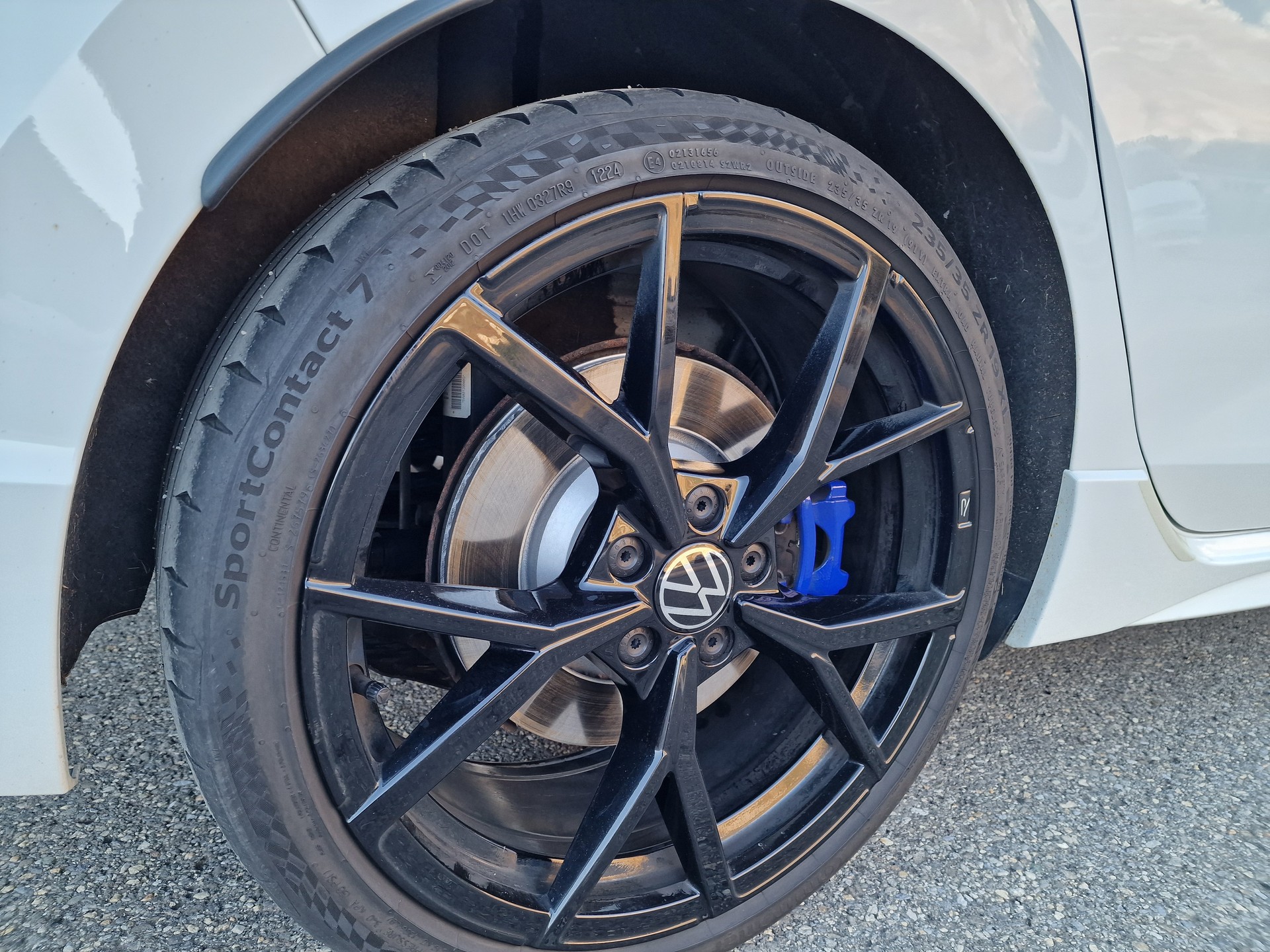VW Golf 2.0 TSI R DSG 4Motion-image-8