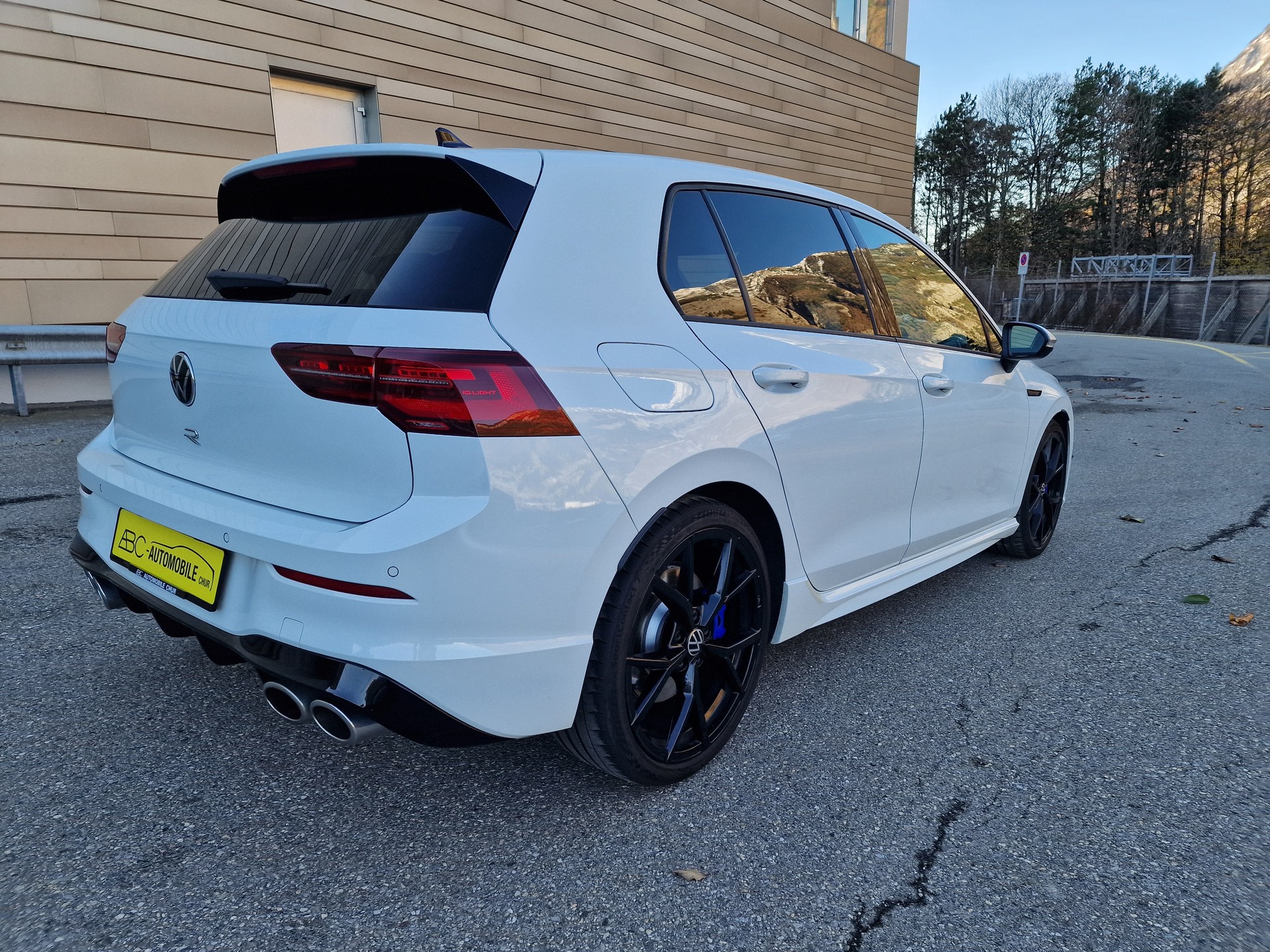 VW Golf 2.0 TSI R DSG 4Motion-image-9