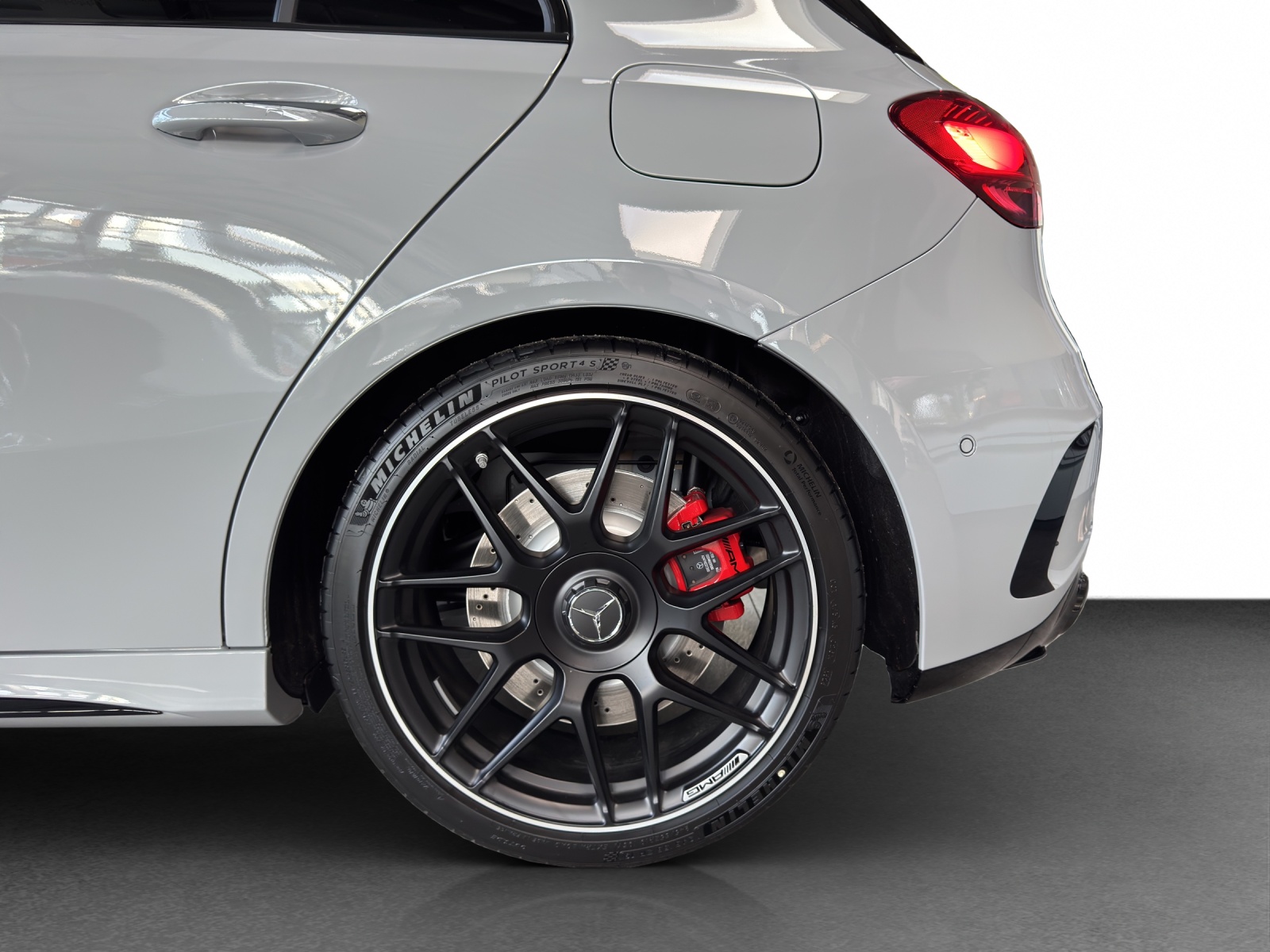 MERCEDES-BENZ A AMG 45 S 4Matic 8G-DCT-image-9