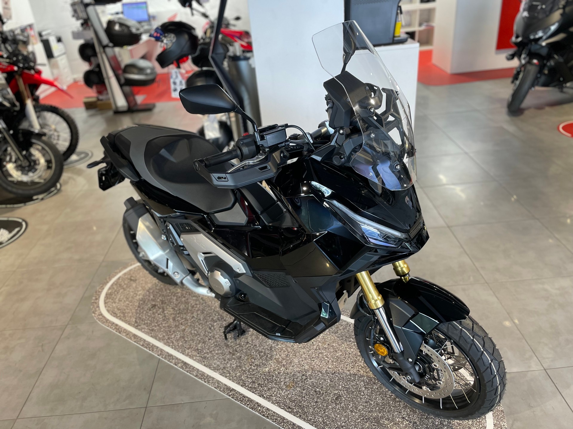 HONDA X-ADV 750-image-1