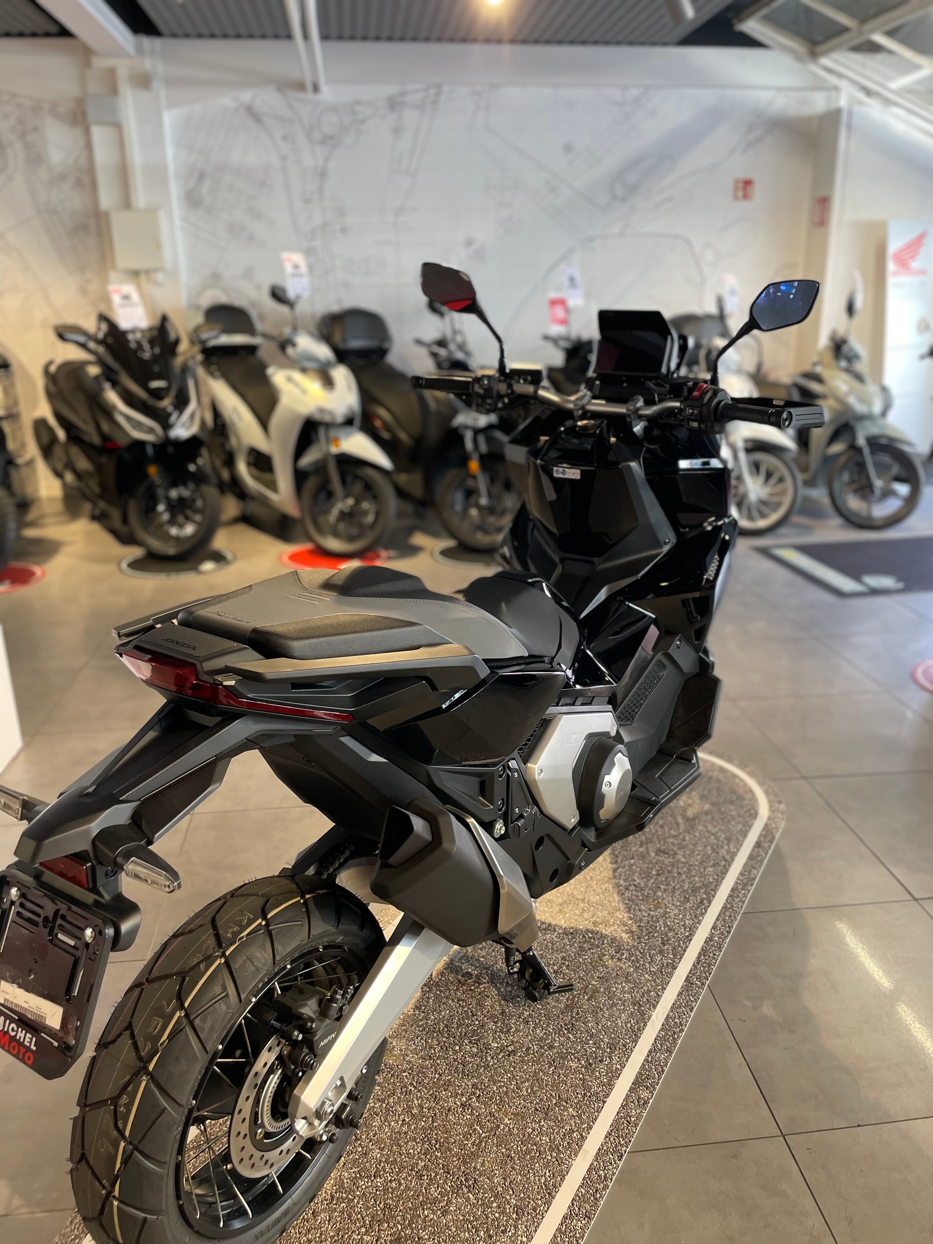 HONDA X-ADV 750-image-2