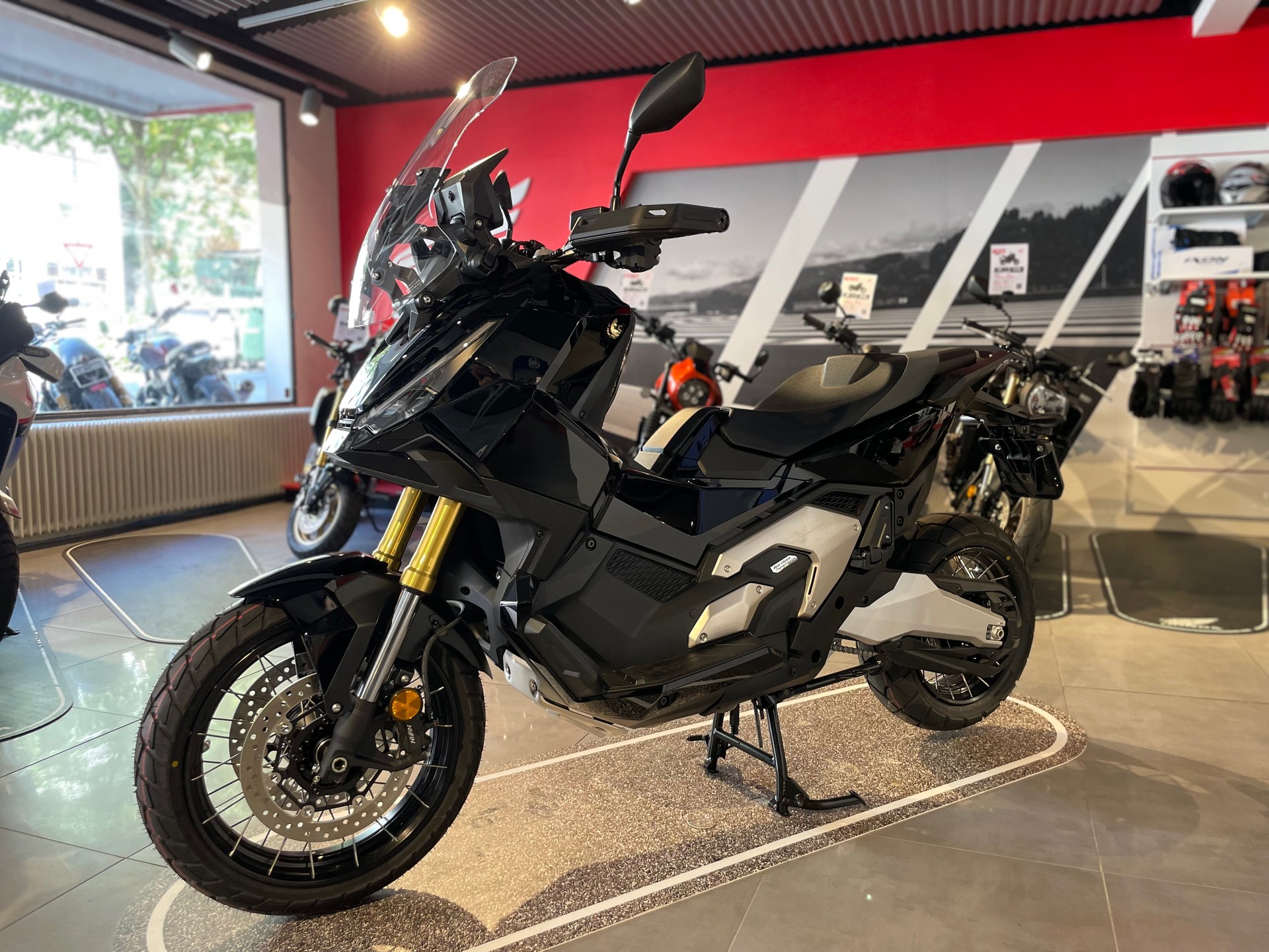 HONDA X-ADV 750-image-0