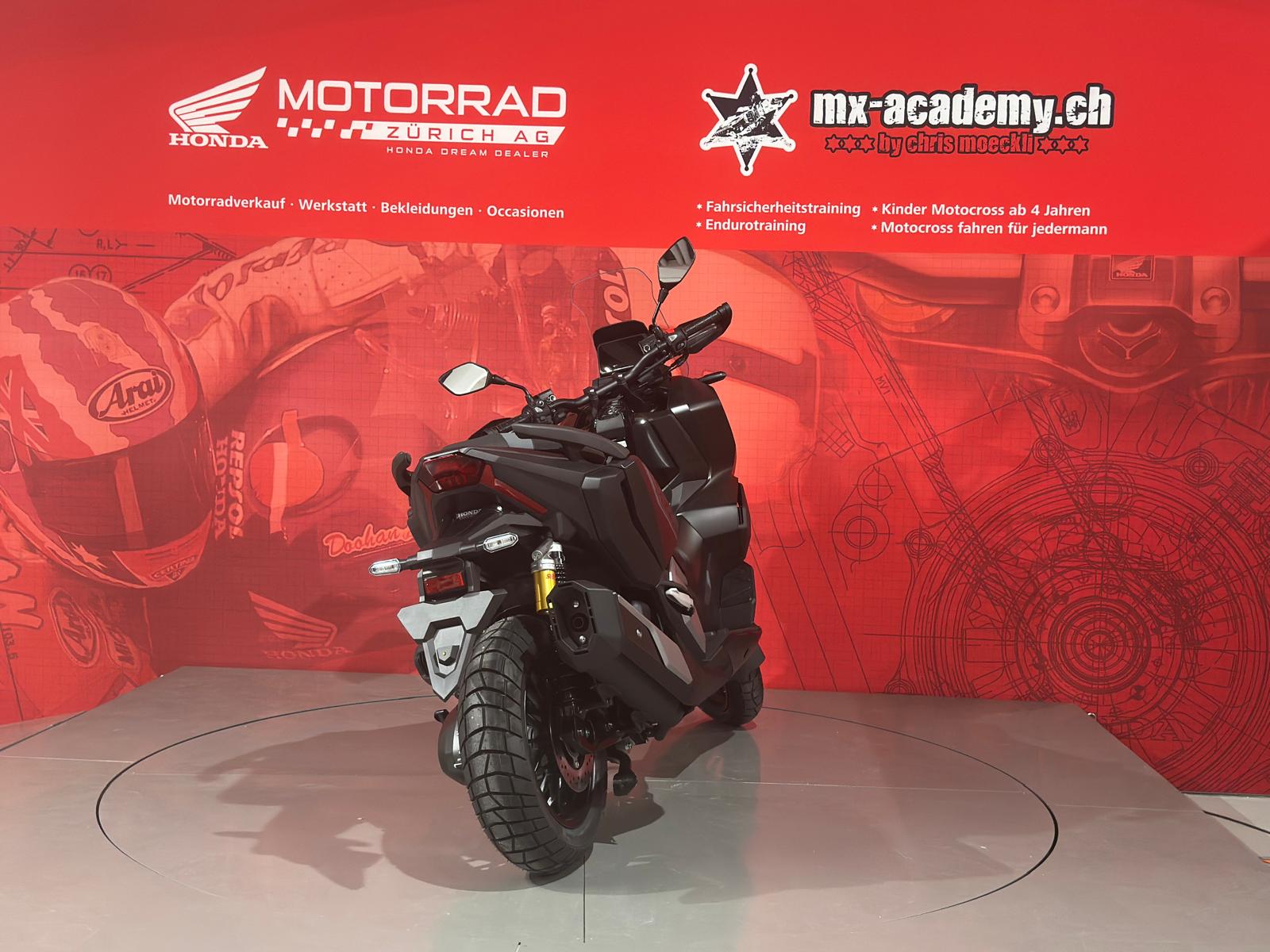 HONDA ADV 350 **Matte Coal Black Metallic**Neufahrzeug-image-4
