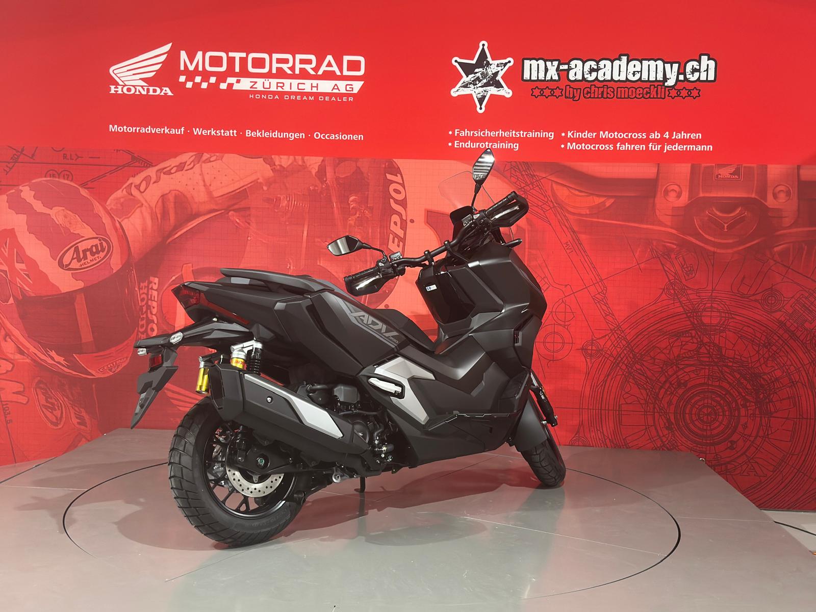 HONDA ADV 350 **Matte Coal Black Metallic**Neufahrzeug-showroom-element-1