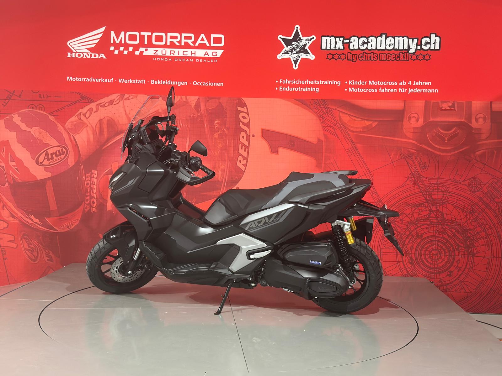 HONDA ADV 350 **Matte Coal Black Metallic**Neufahrzeug-showroom-element-3