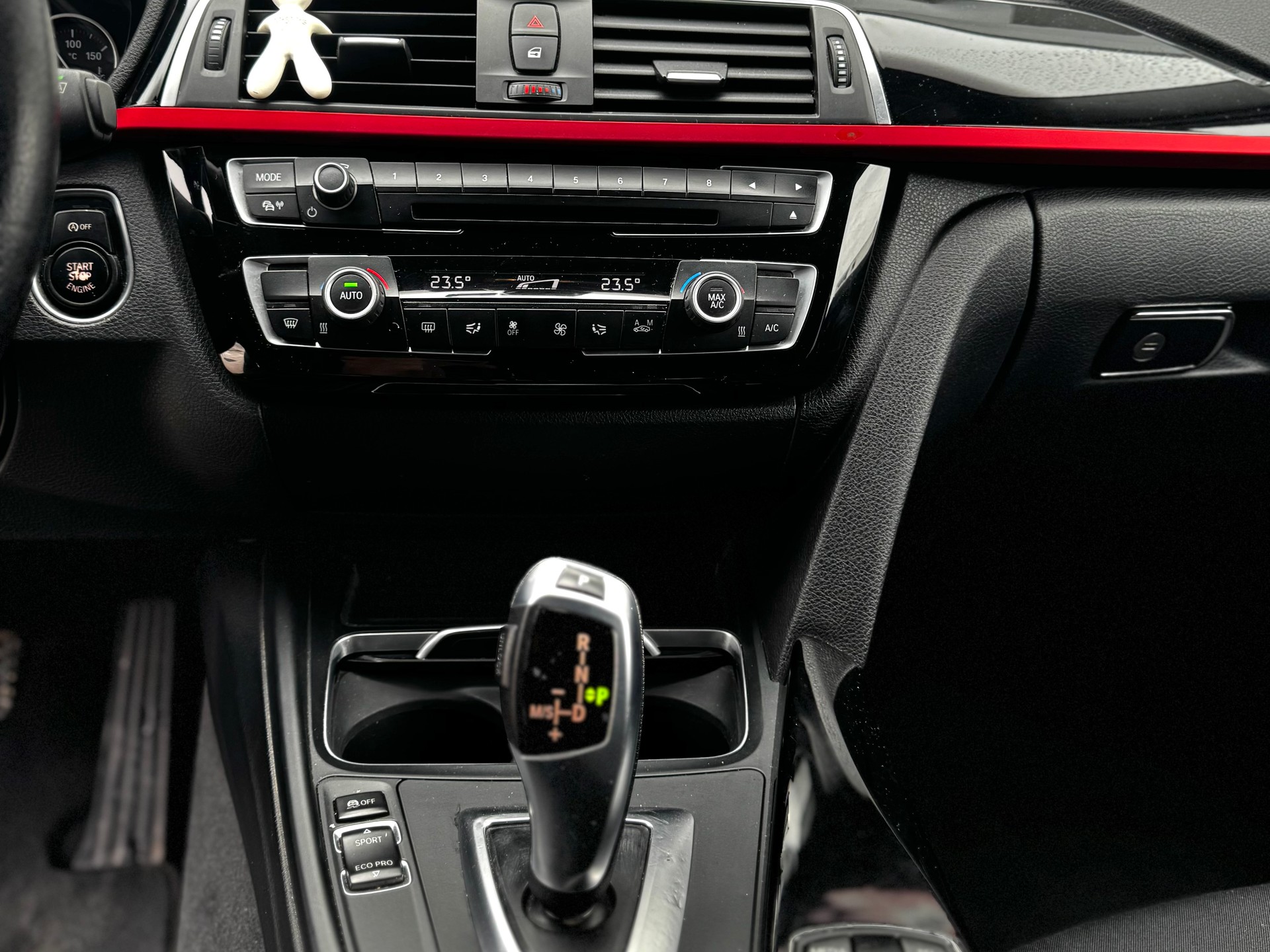 BMW 318d Touring Steptronic-image-11