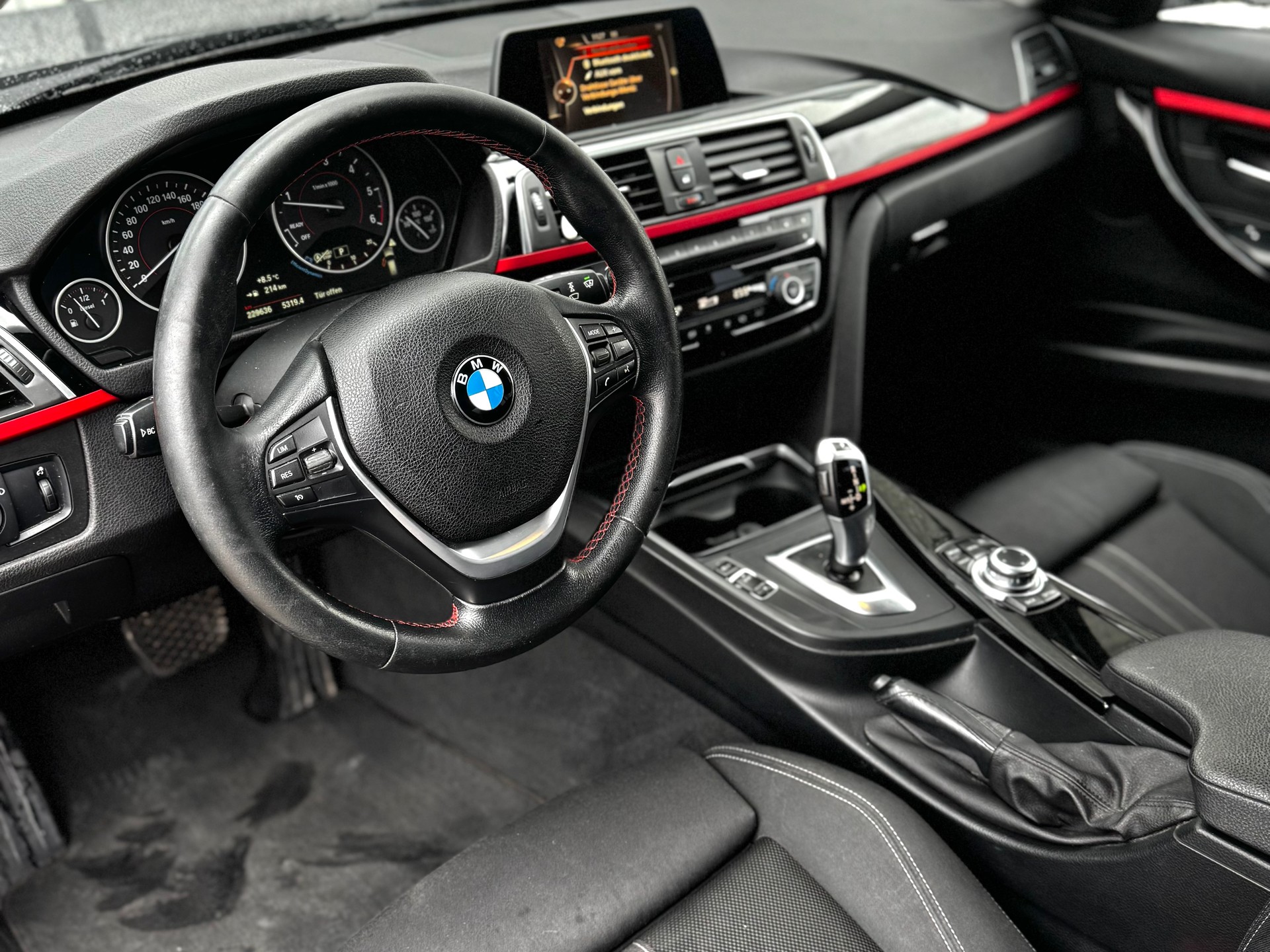 BMW 318d Touring Steptronic-image-8
