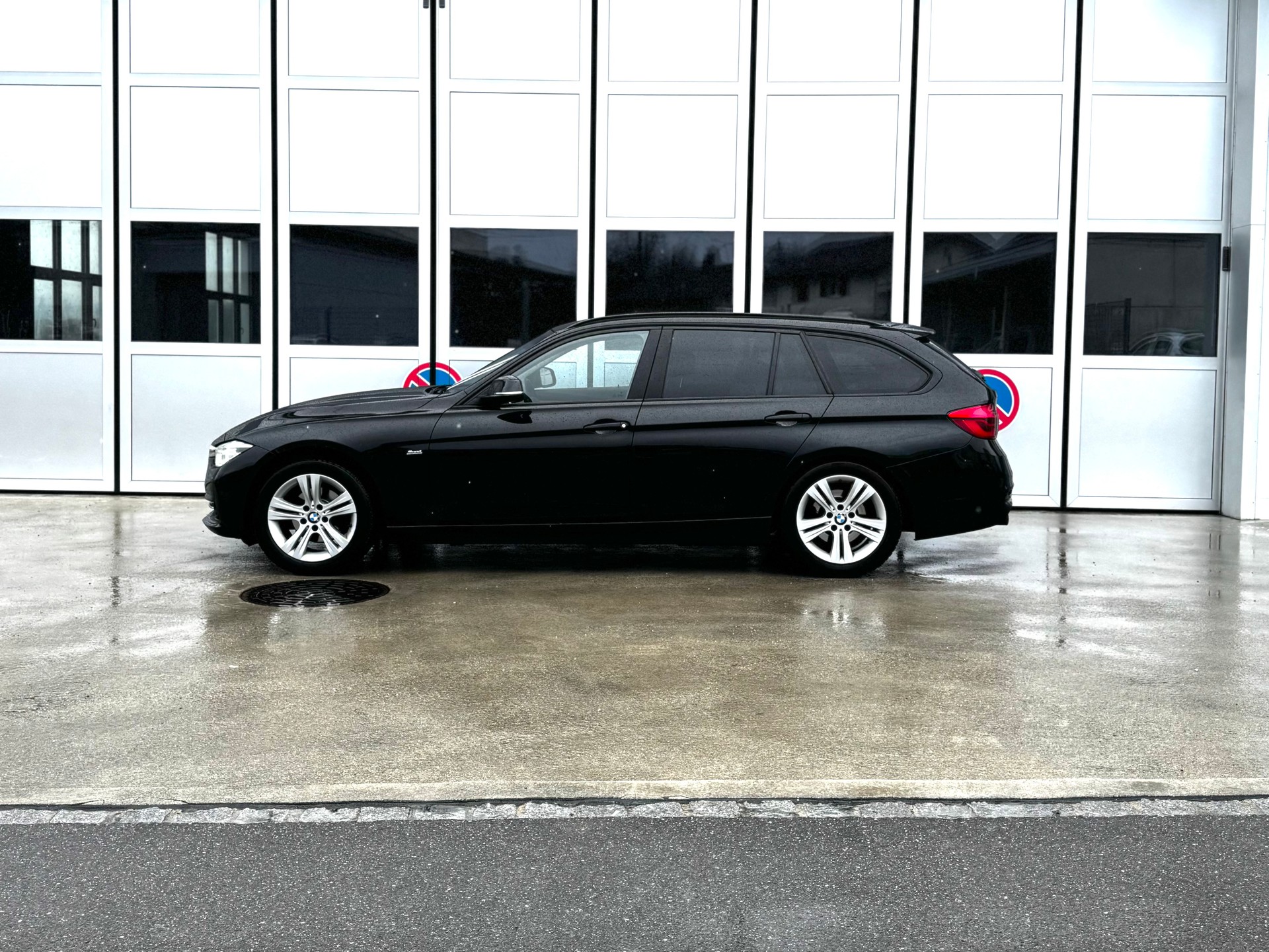 BMW 318d Touring Steptronic-showroom-element-3