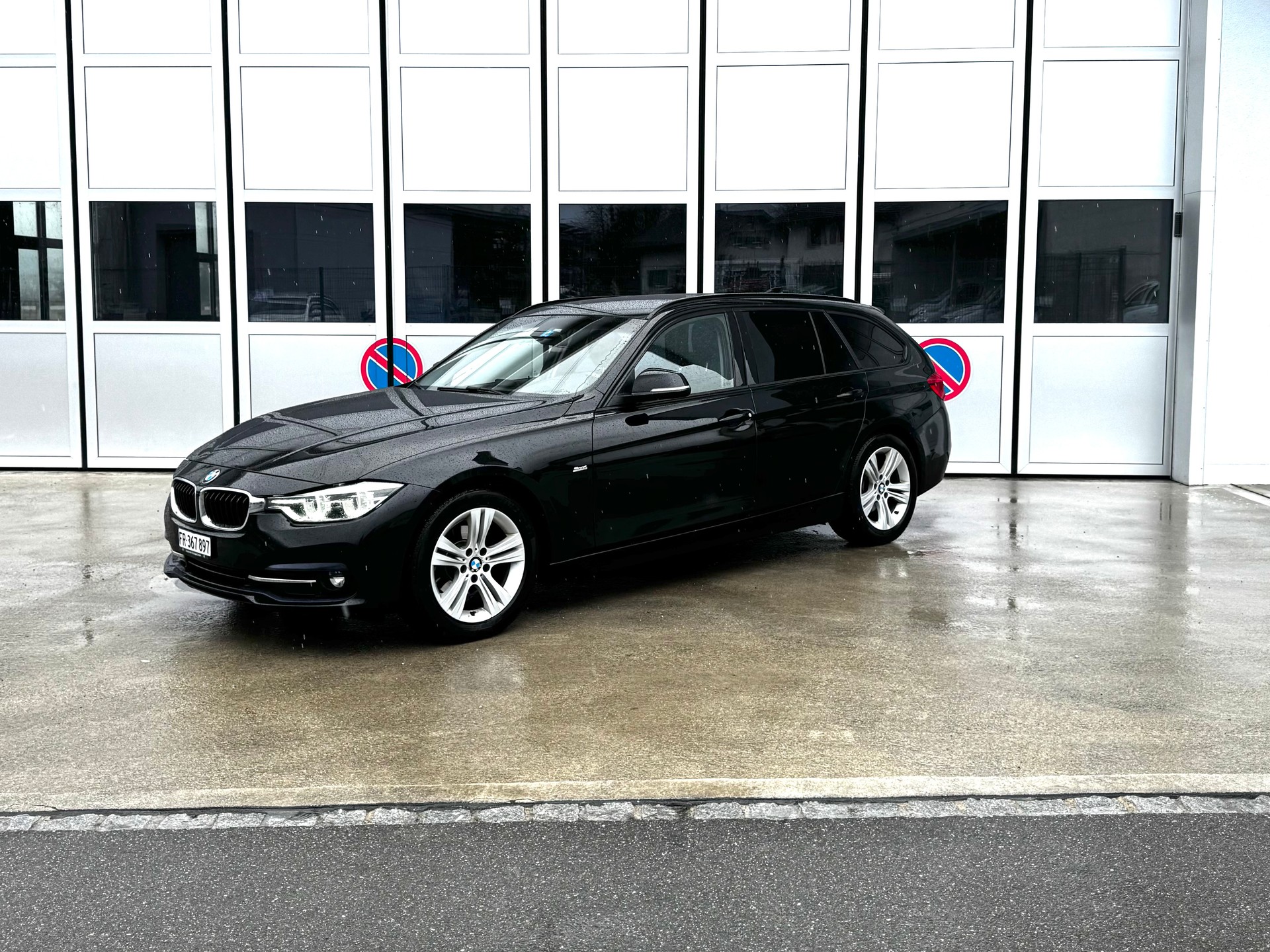 BMW 318d Touring Steptronic-showroom-element-1