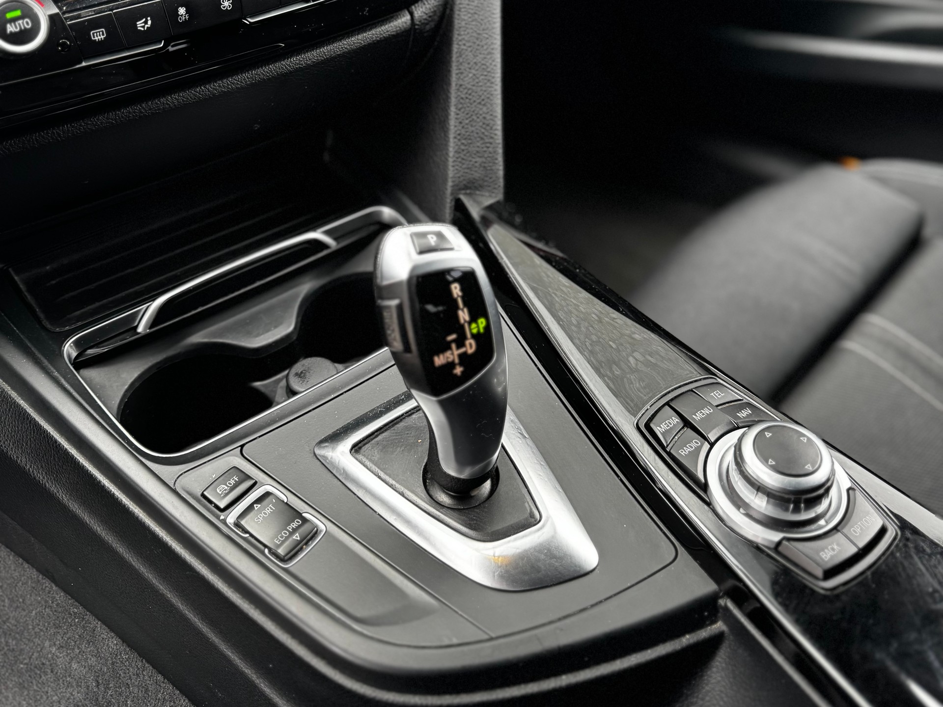 BMW 318d Touring Steptronic-image-13