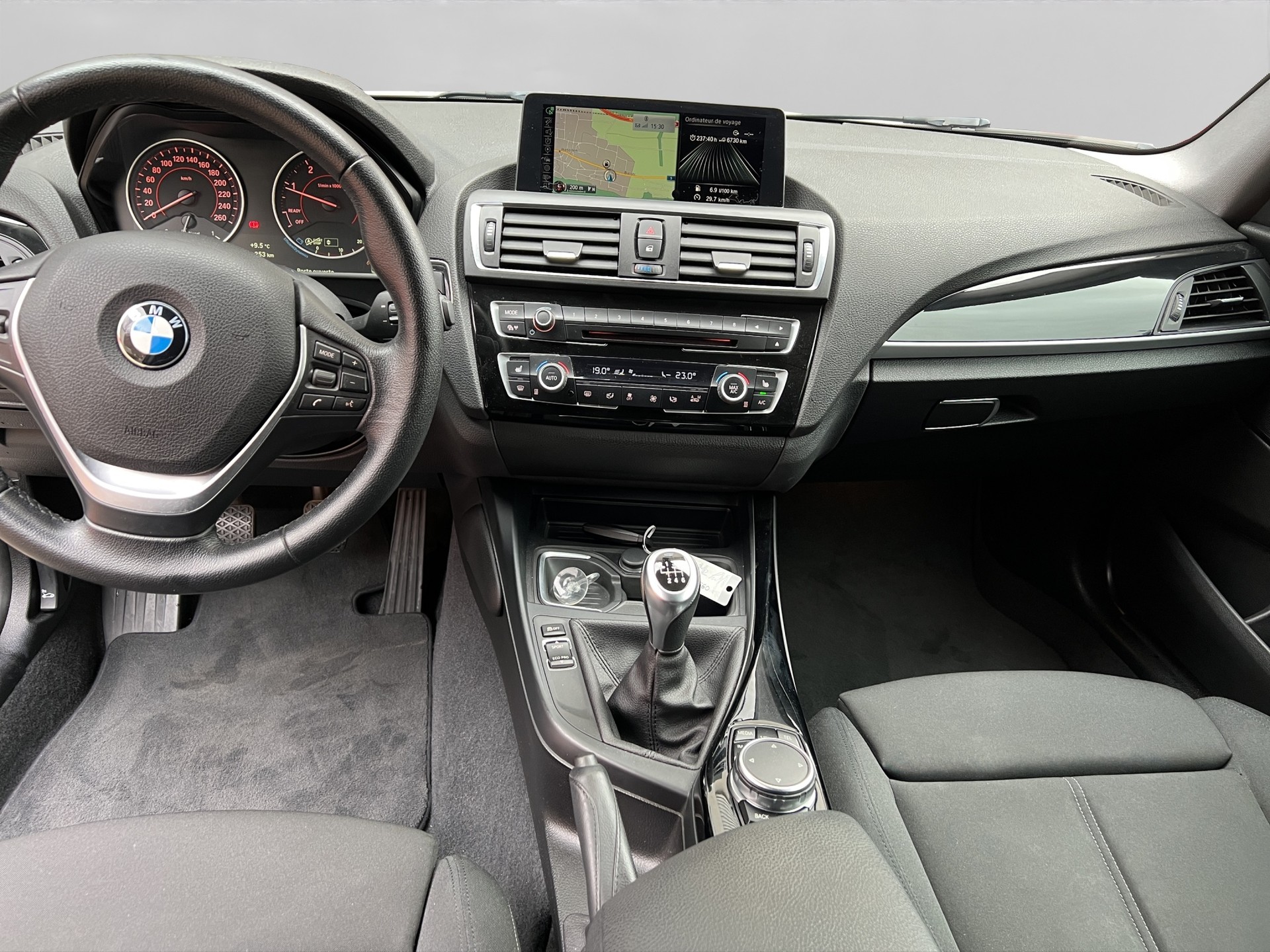 BMW 220d Sport Line-image-11