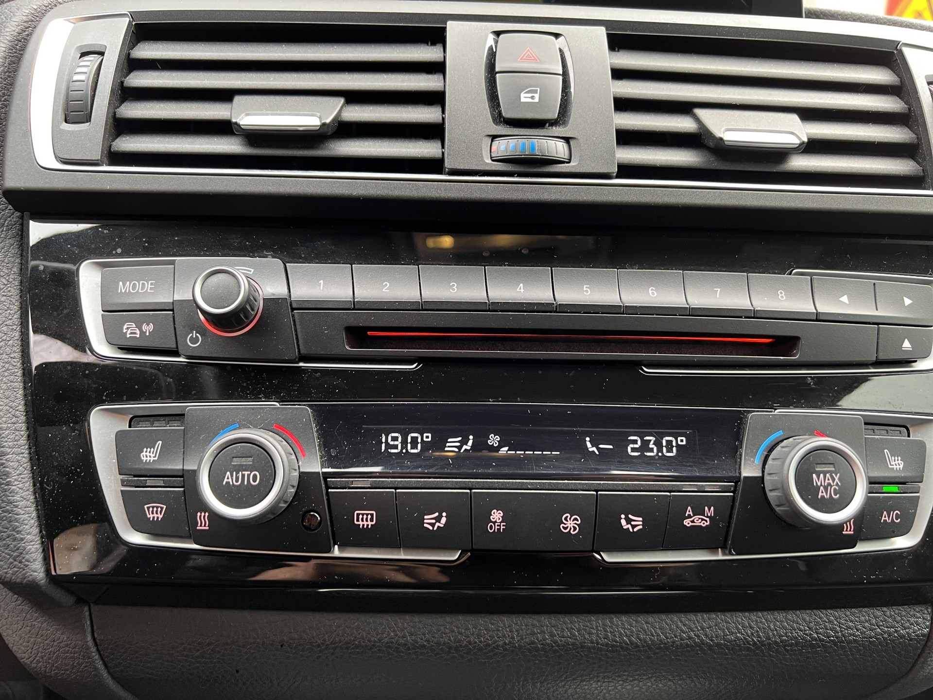 BMW 220d Sport Line-image-14