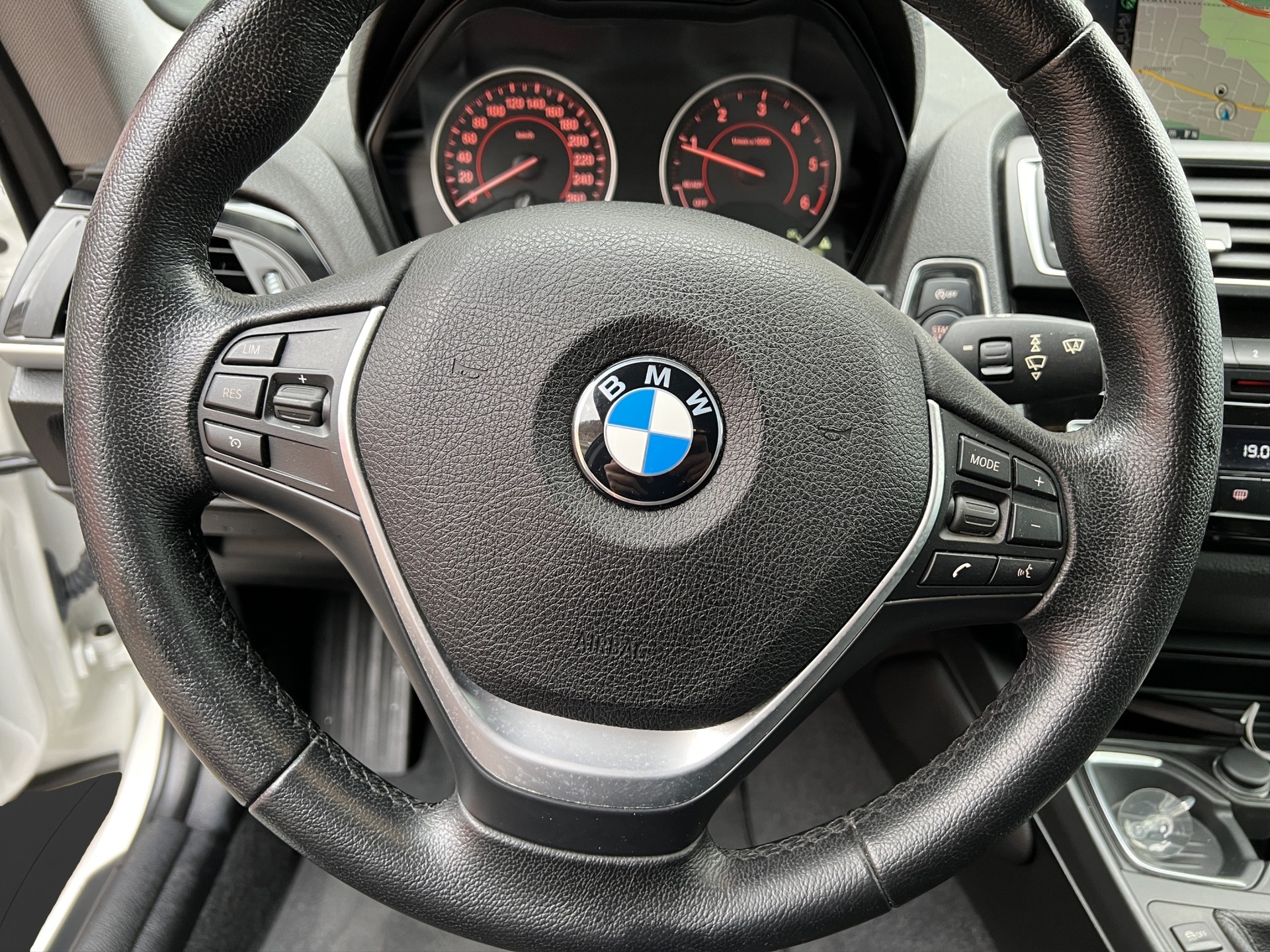 BMW 220d Sport Line-image-13