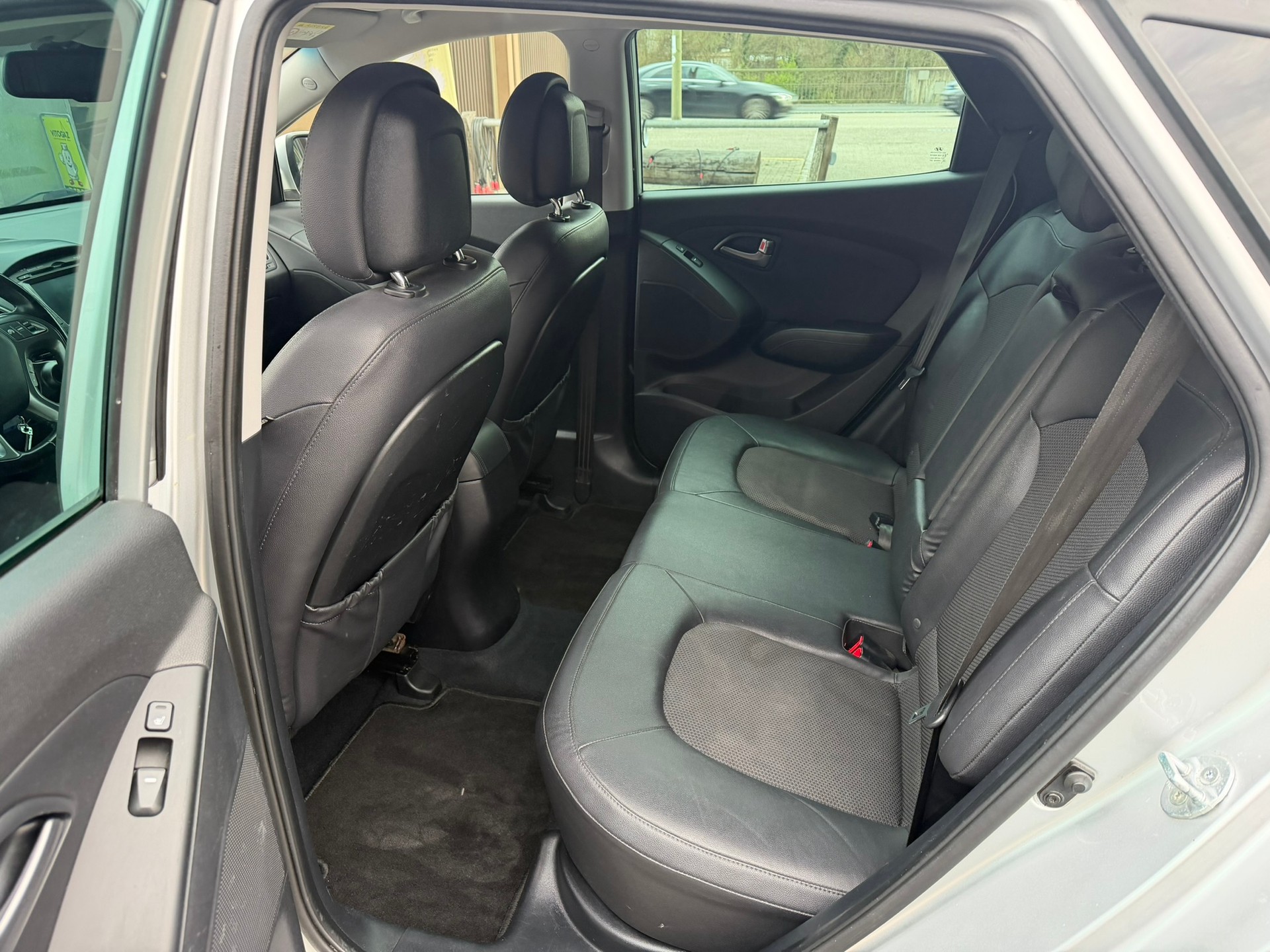 HYUNDAI iX 35 2.0 CRDi Style 4WD-image-9