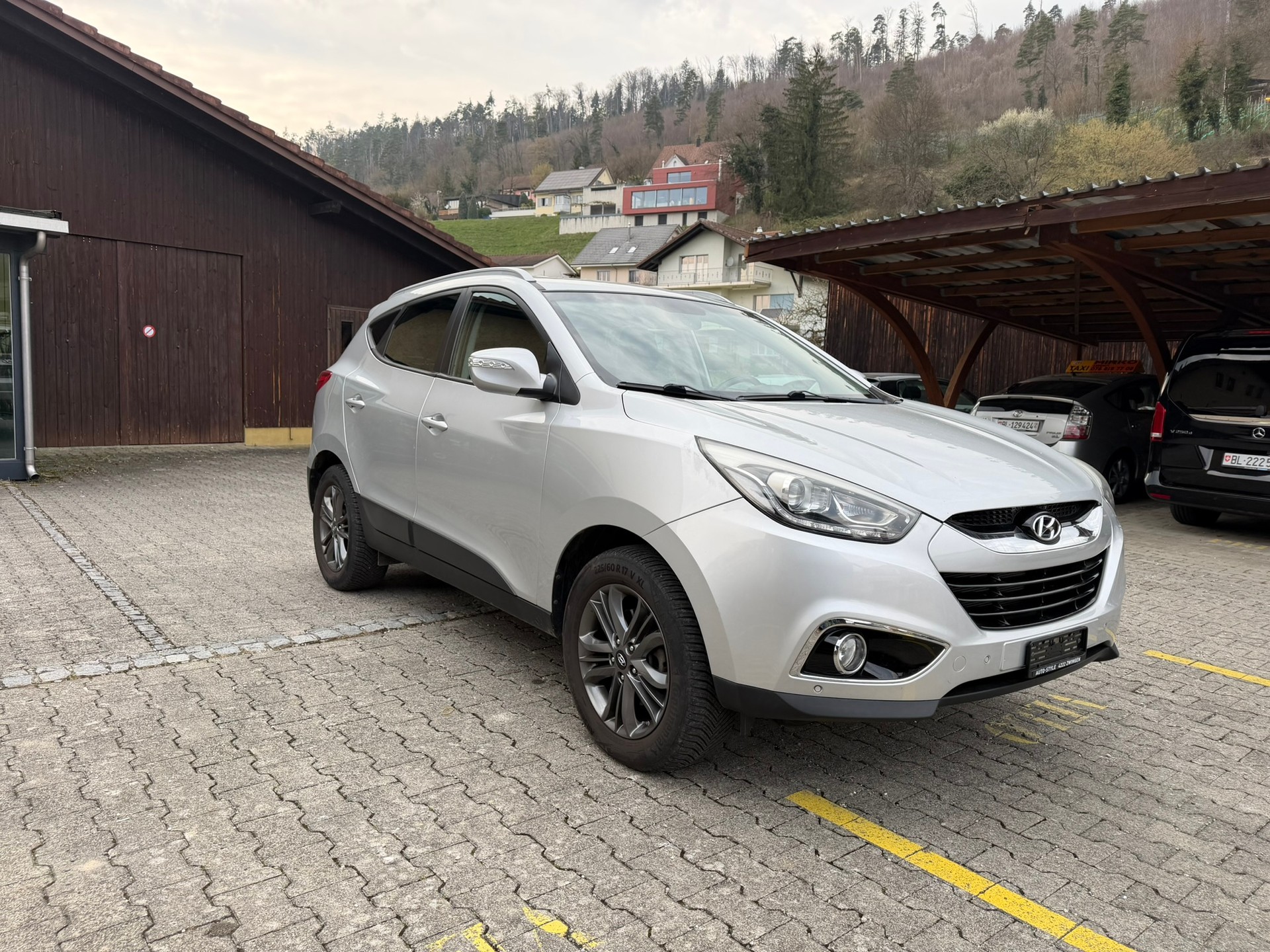 HYUNDAI iX 35 2.0 CRDi Style 4WD-image-2