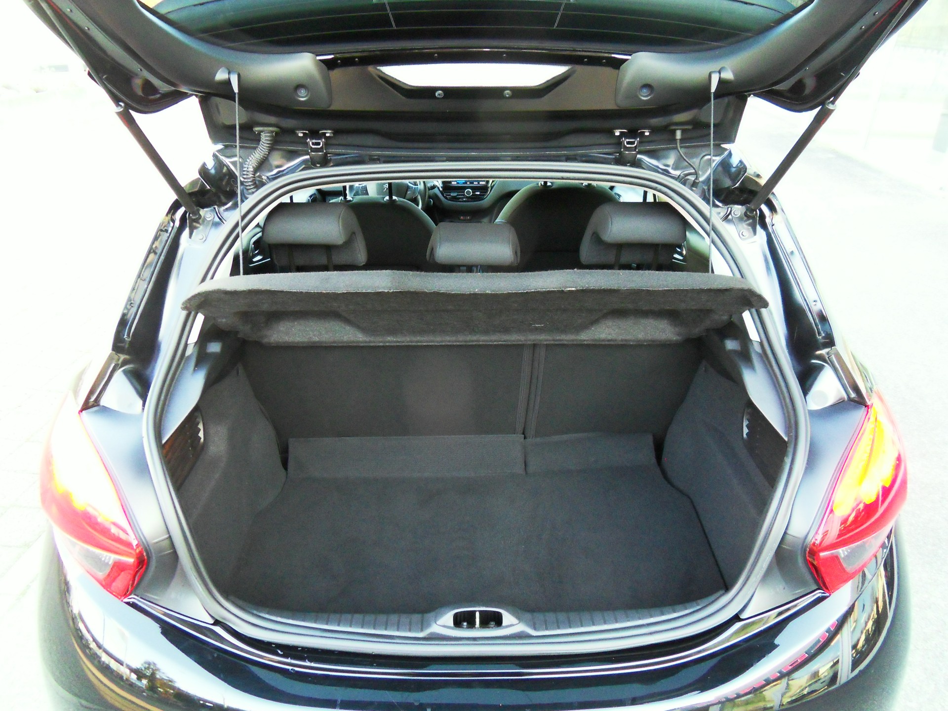 PEUGEOT 208 1.2 e-VTI Style EGS5-image-13