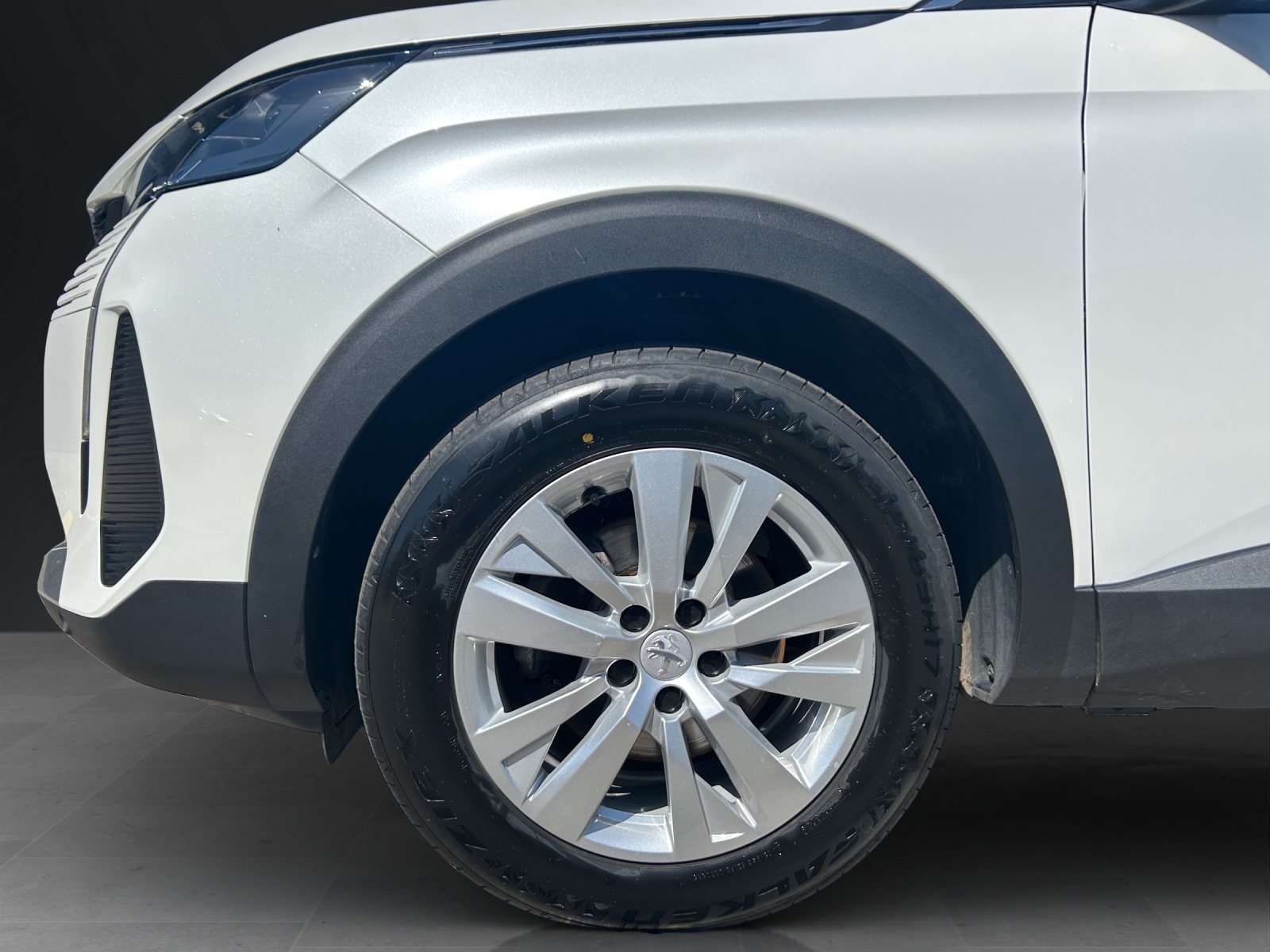 PEUGEOT 5008 1.2 Pure Tech Active Pack EAT8-image-8