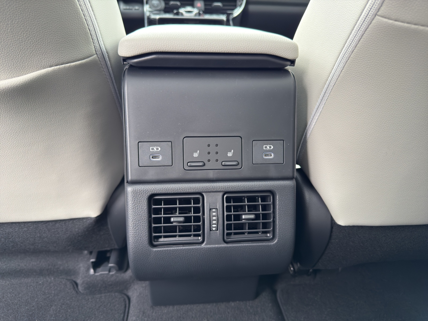 TOYOTA bZ4X Premium AWD-image-19