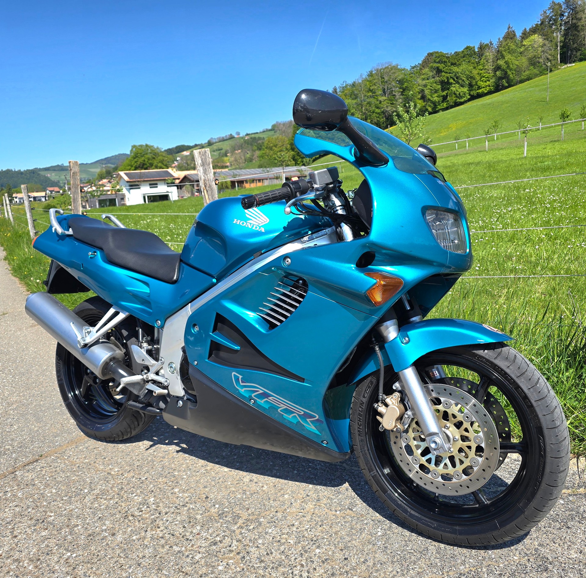 HONDA VFR 750 F R-V-image-2