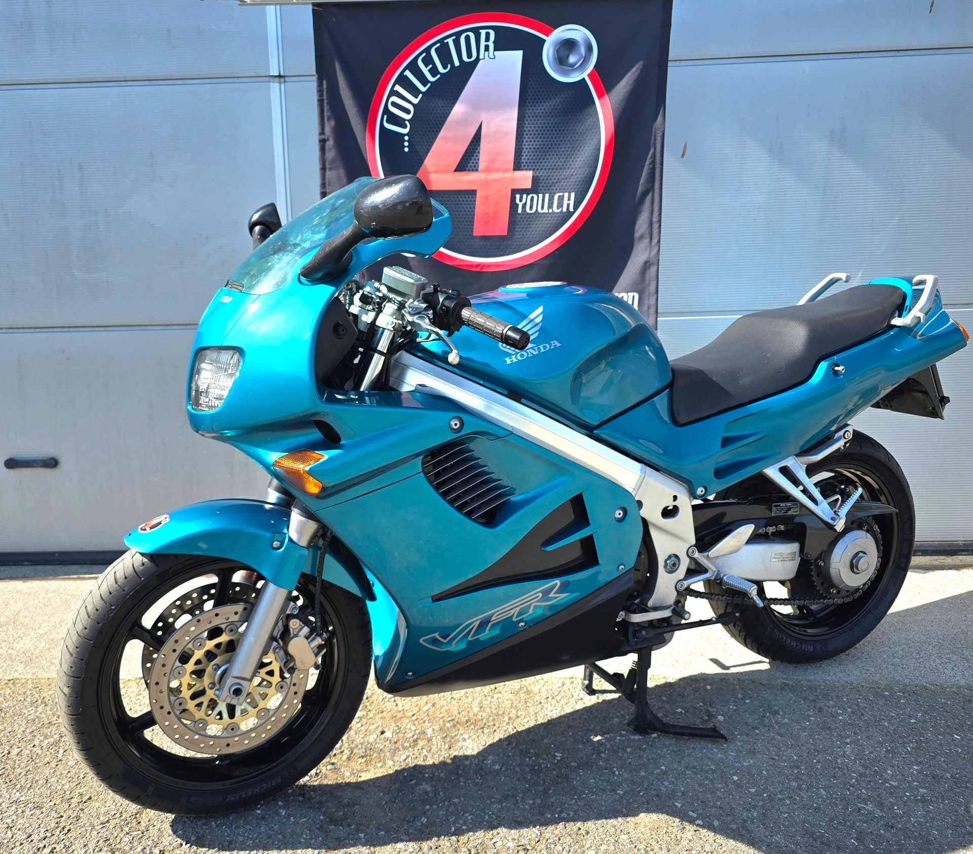 HONDA VFR 750 F R-V-image-1