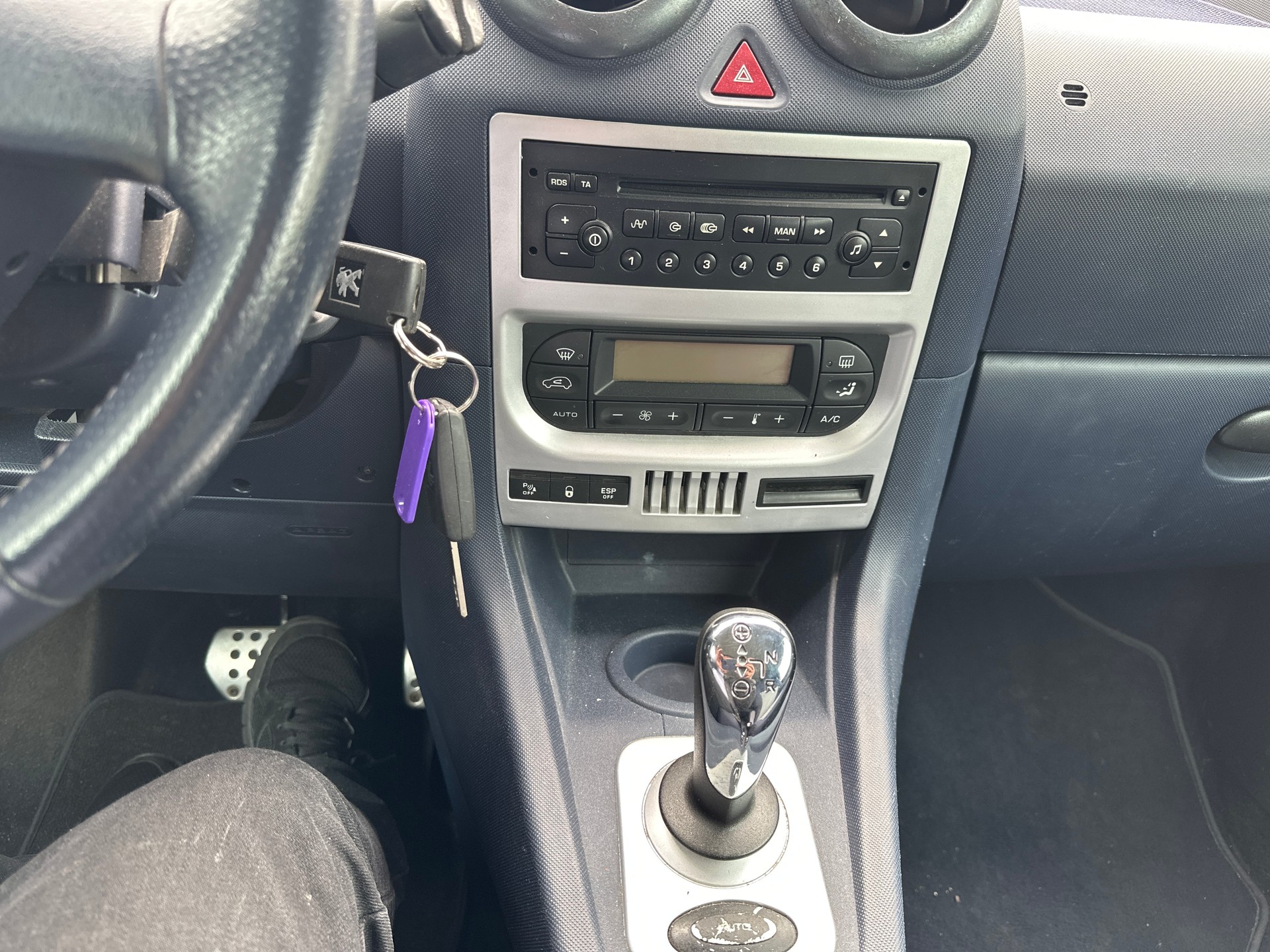 PEUGEOT 1007 1.6 Trendy 2-Tronic-image-13