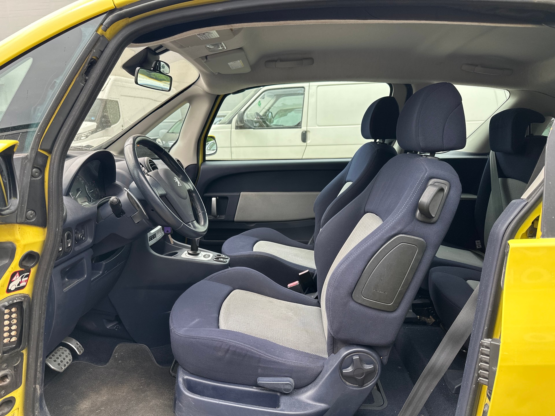 PEUGEOT 1007 1.6 Trendy 2-Tronic-image-7