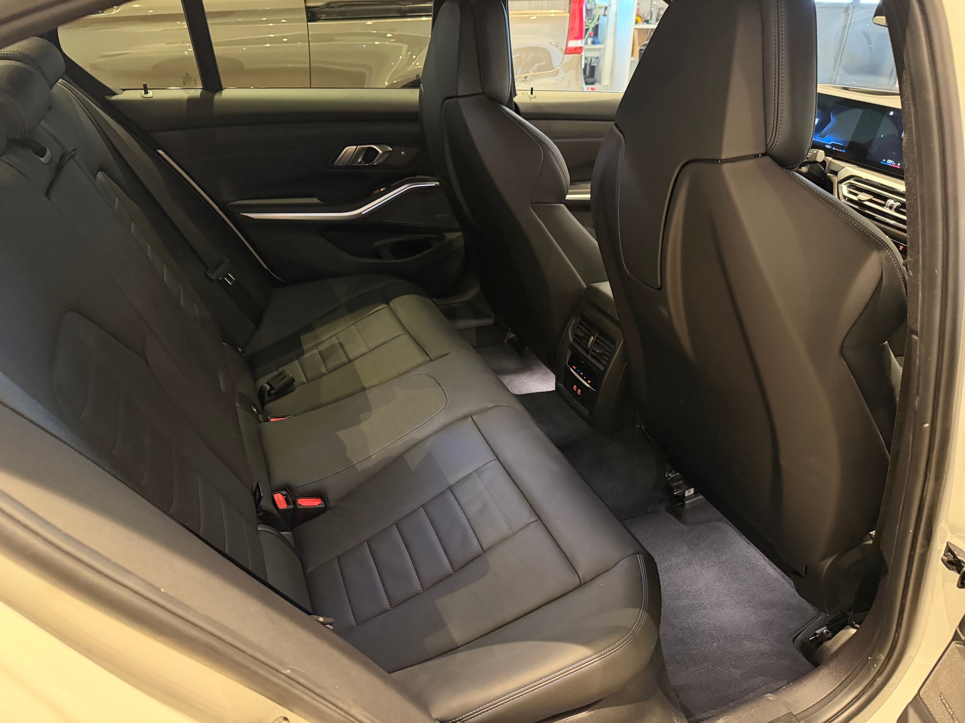BMW M340d xDrive-image-10