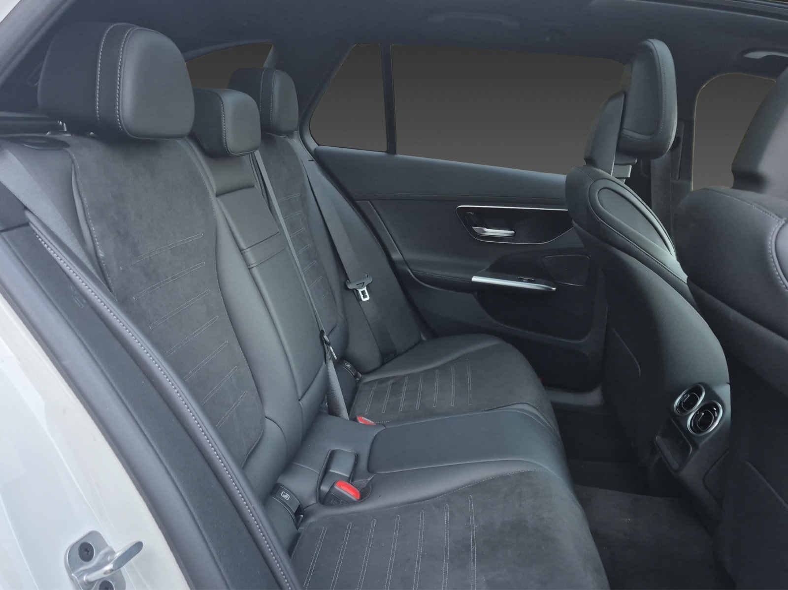 MERCEDES-BENZ C 200 d AMG Line-image-17