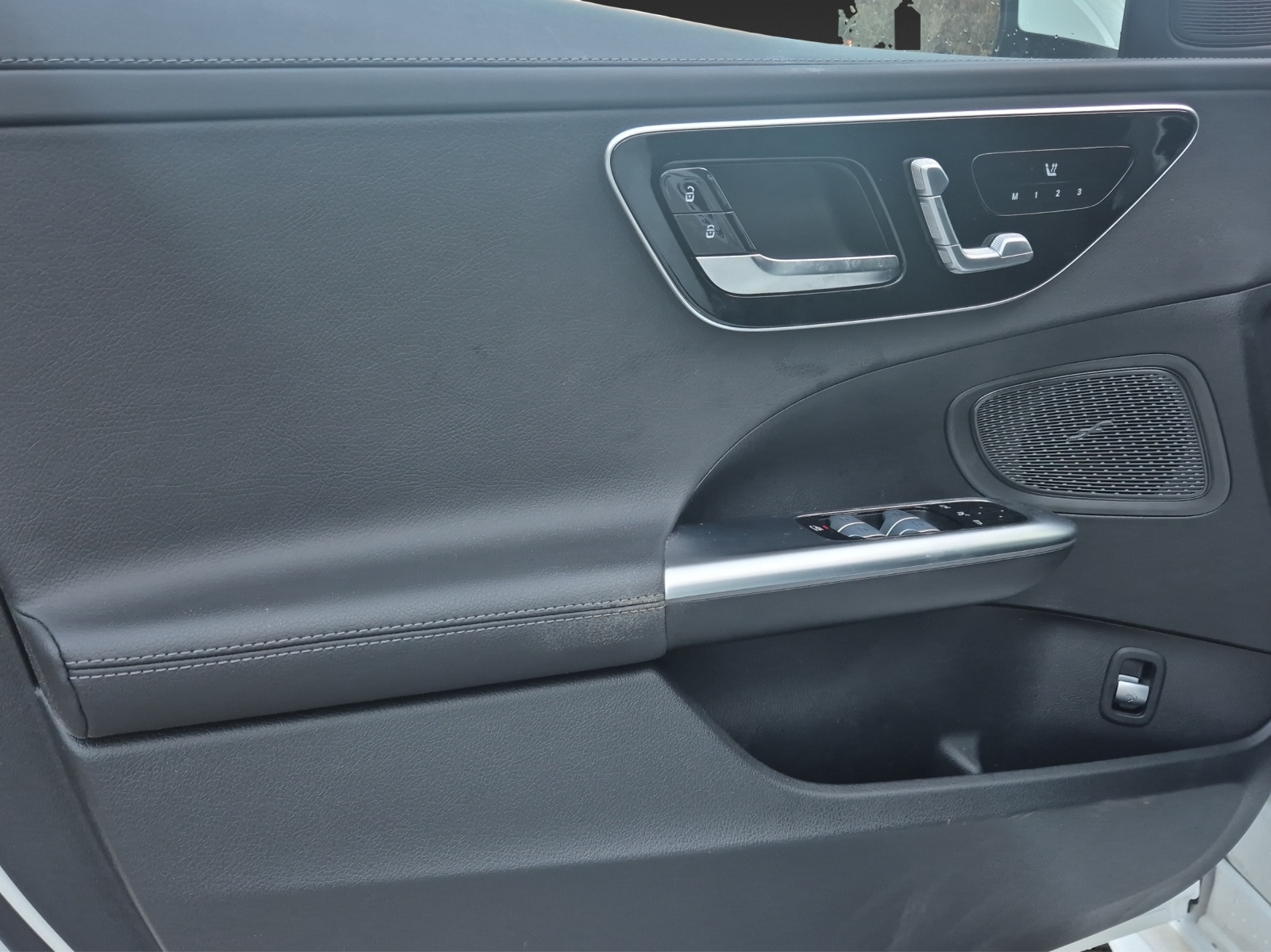 MERCEDES-BENZ C 200 d AMG Line-image-12