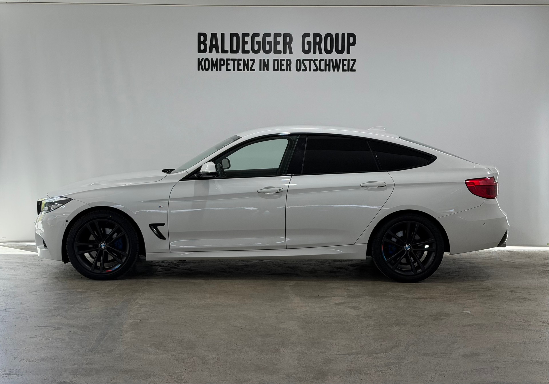 BMW 3 Series F34 Gran Turismo 330-showroom-element-1