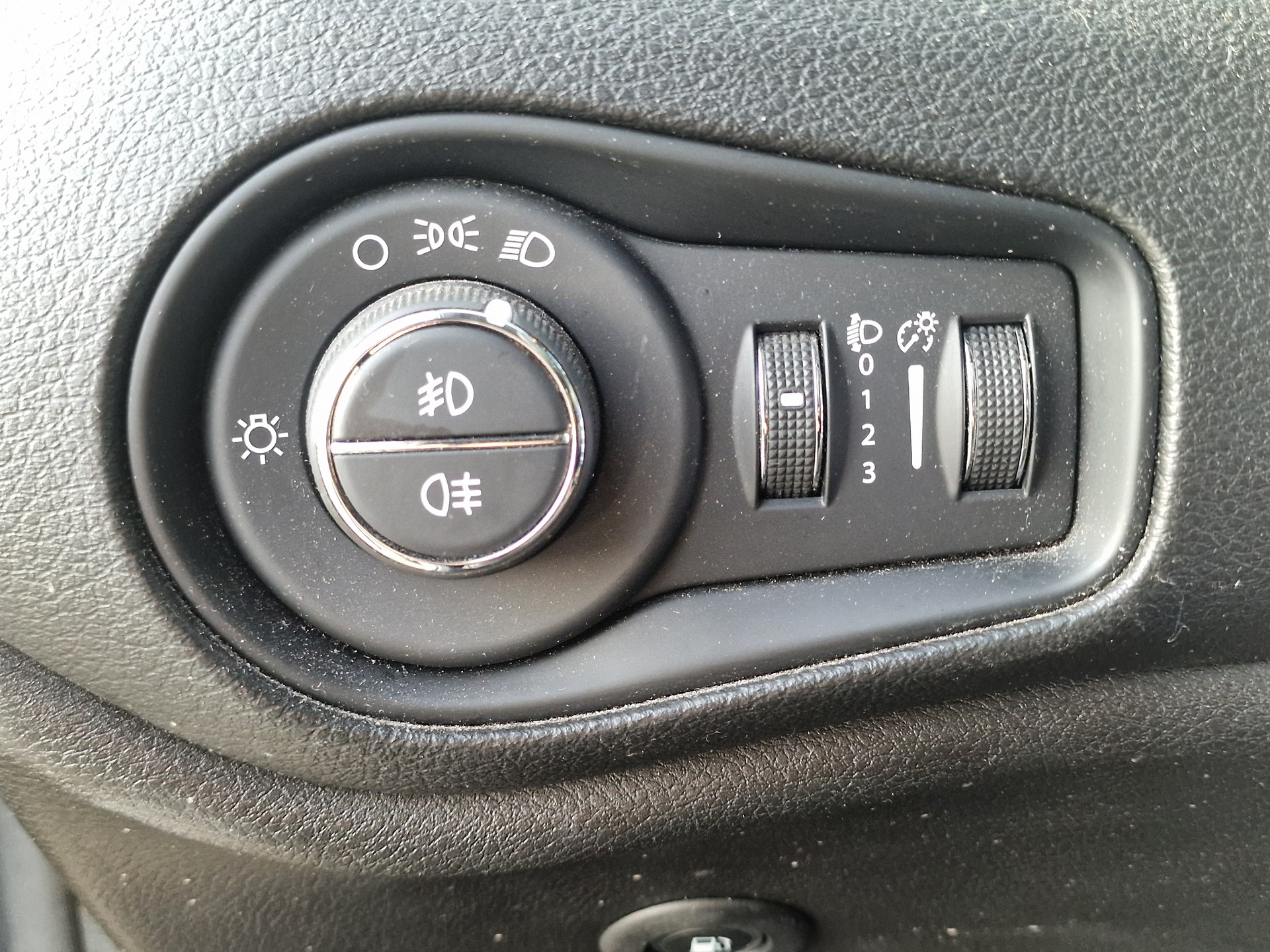 JEEP Renegade 1.3 T PHEV Limited AWD AHK 8xberei 24Mt Gara-image-17