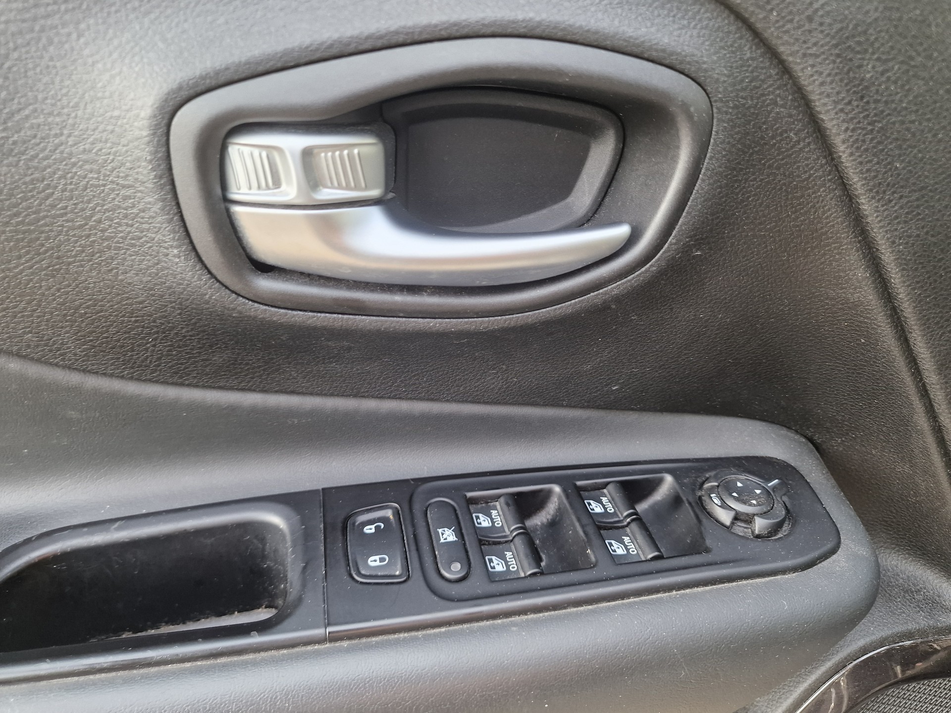 JEEP Renegade 1.3 T PHEV Limited AWD AHK 8xberei 24Mt Gara-image-21