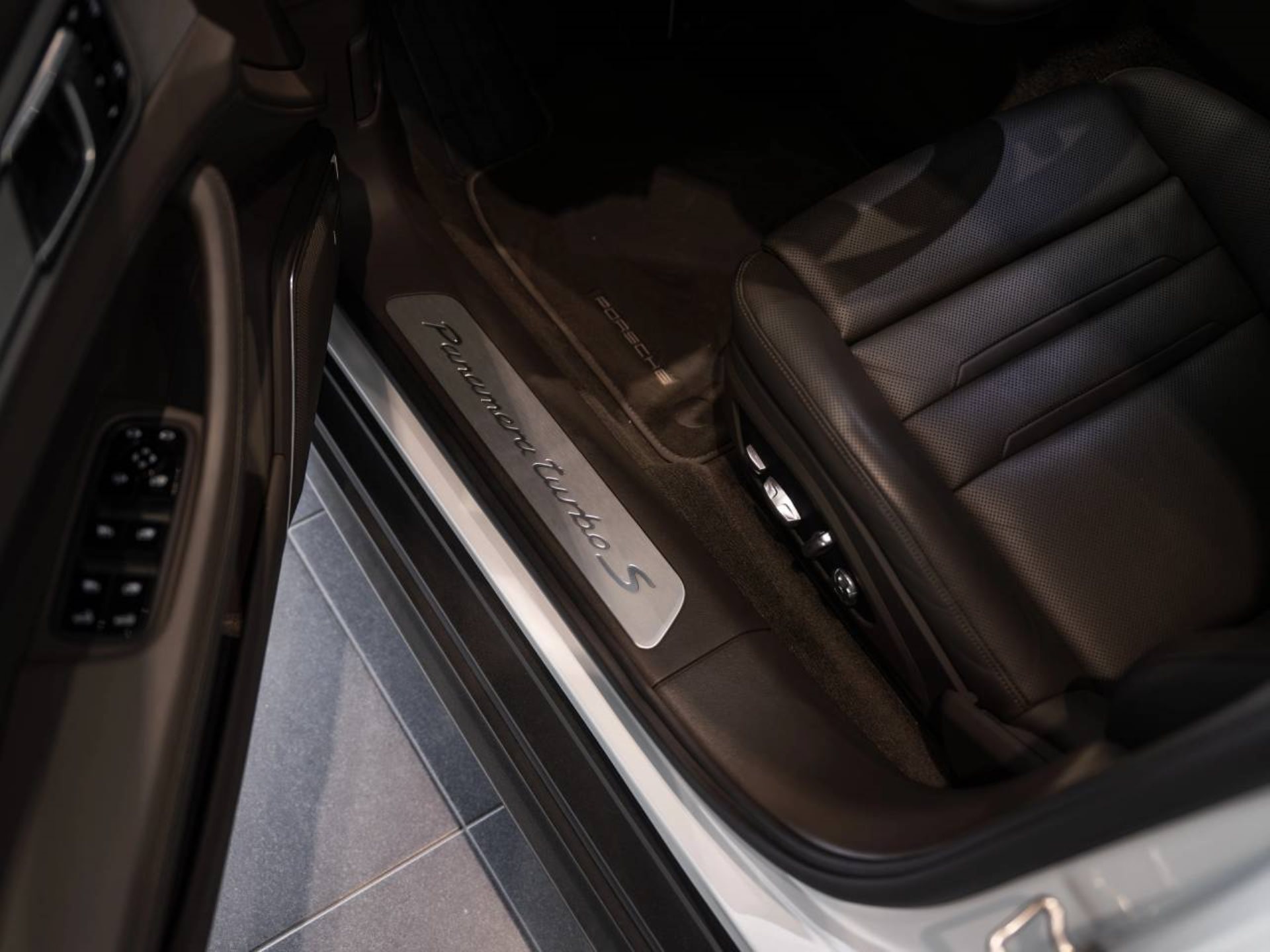 PORSCHE Panamera Turbo S Sport Turismo-image-22