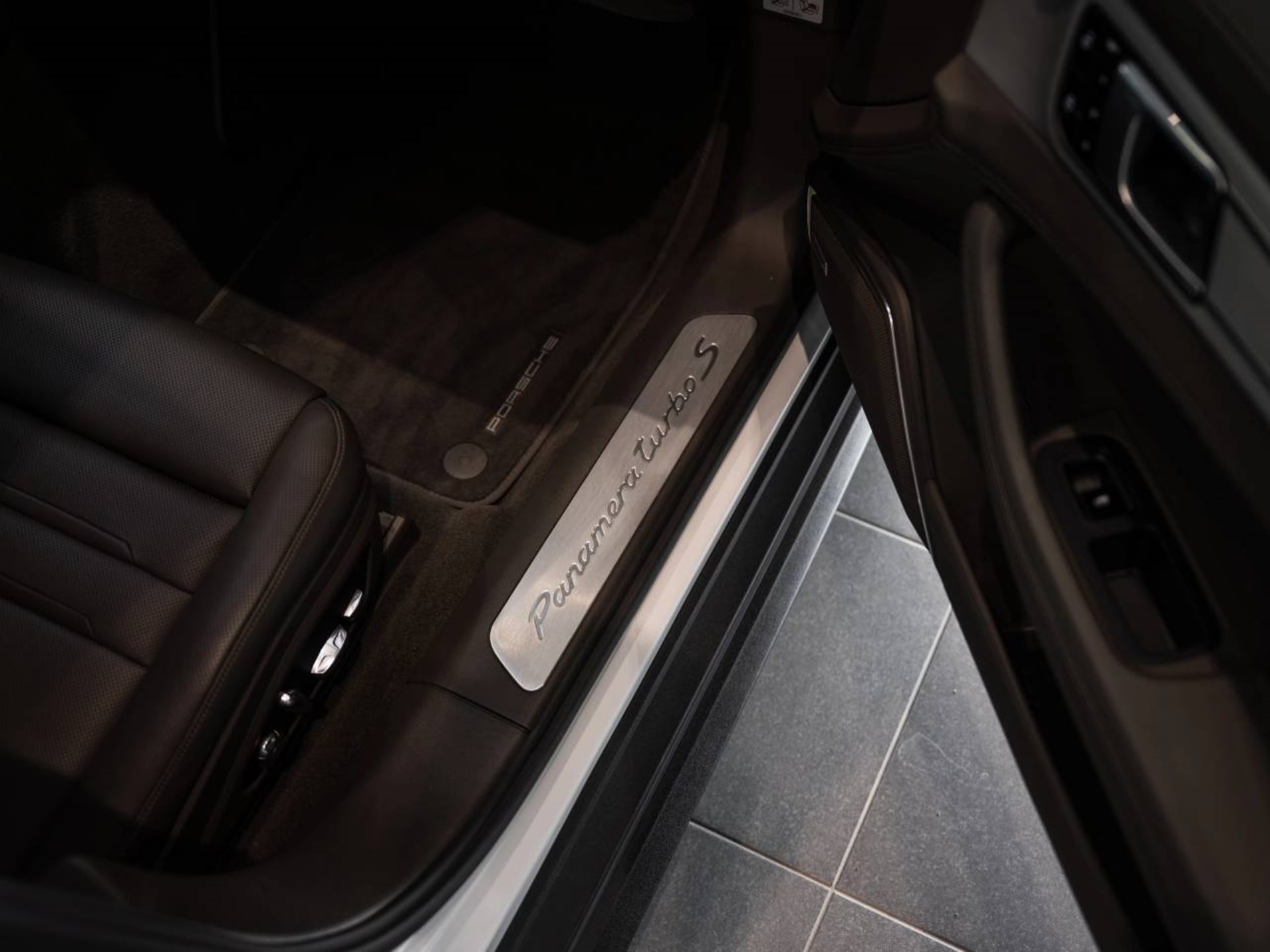 PORSCHE Panamera Turbo S Sport Turismo-image-24