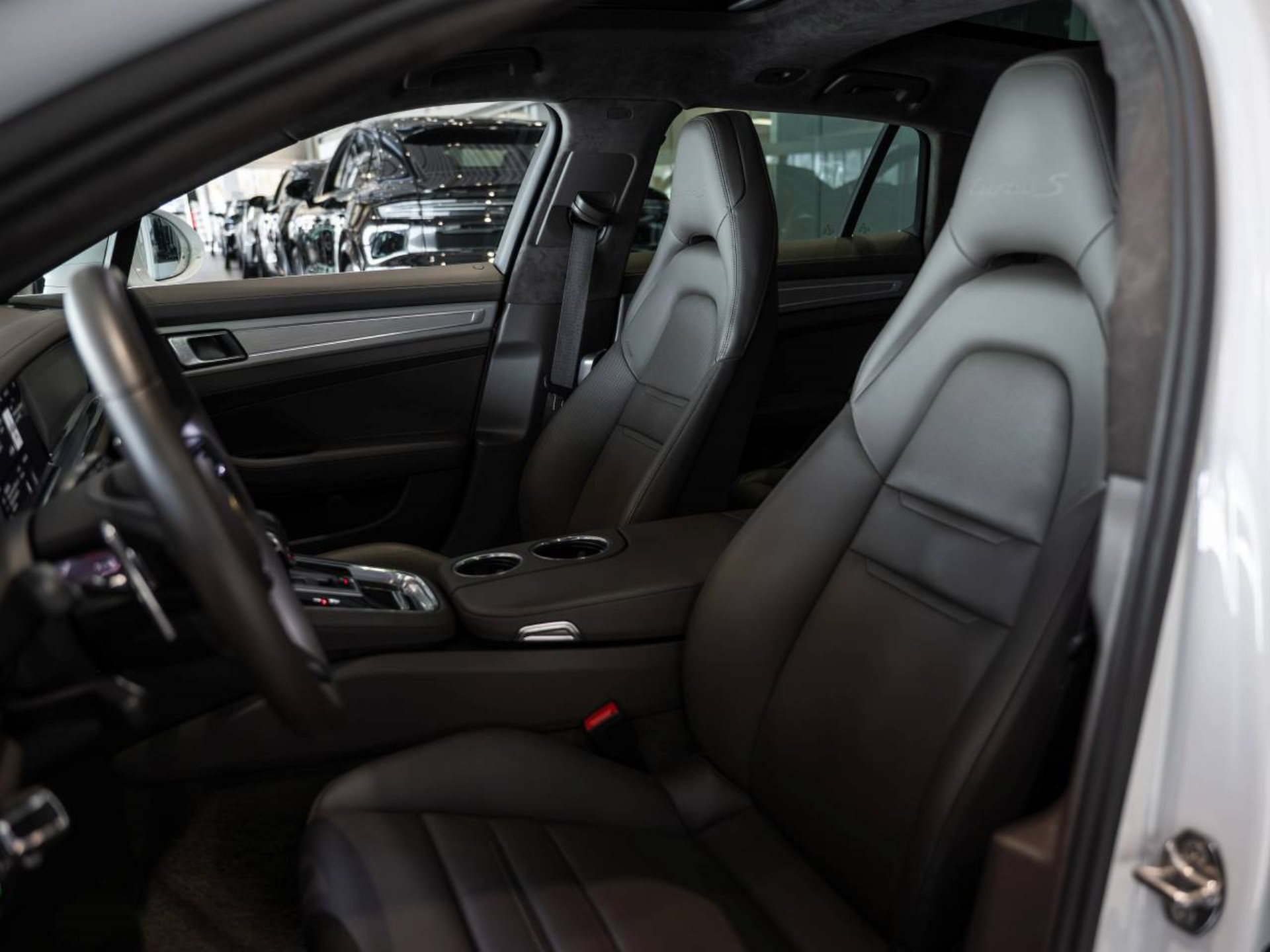 PORSCHE Panamera Turbo S Sport Turismo-image-4