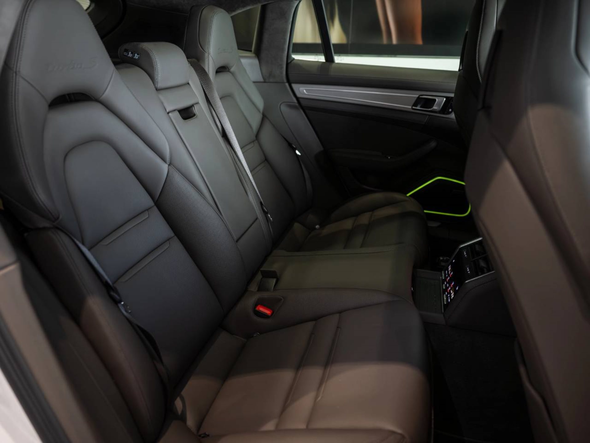 PORSCHE Panamera Turbo S Sport Turismo-image-19