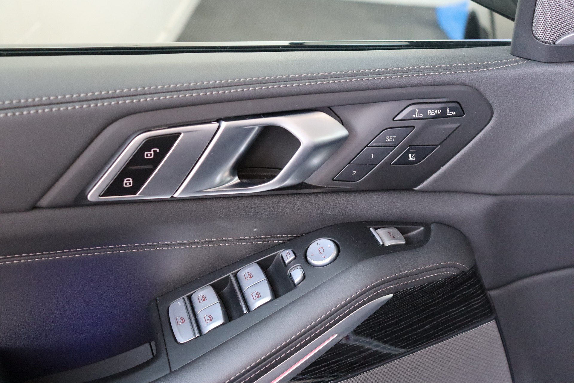 BMW X7 xDrive 48V 40d M Sport Pro Steptronic-image-23