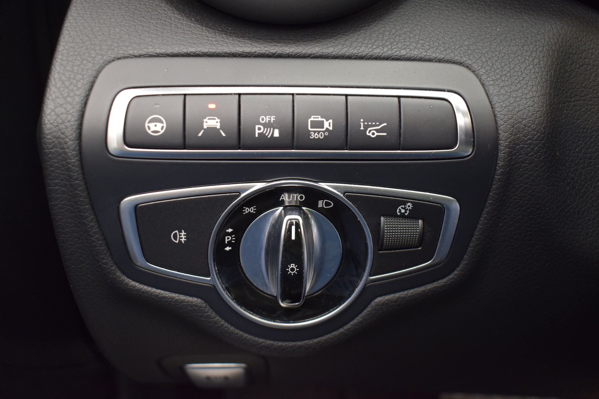 MERCEDES-BENZ C 63 S Cabriolet AMG Speedshift-image-28