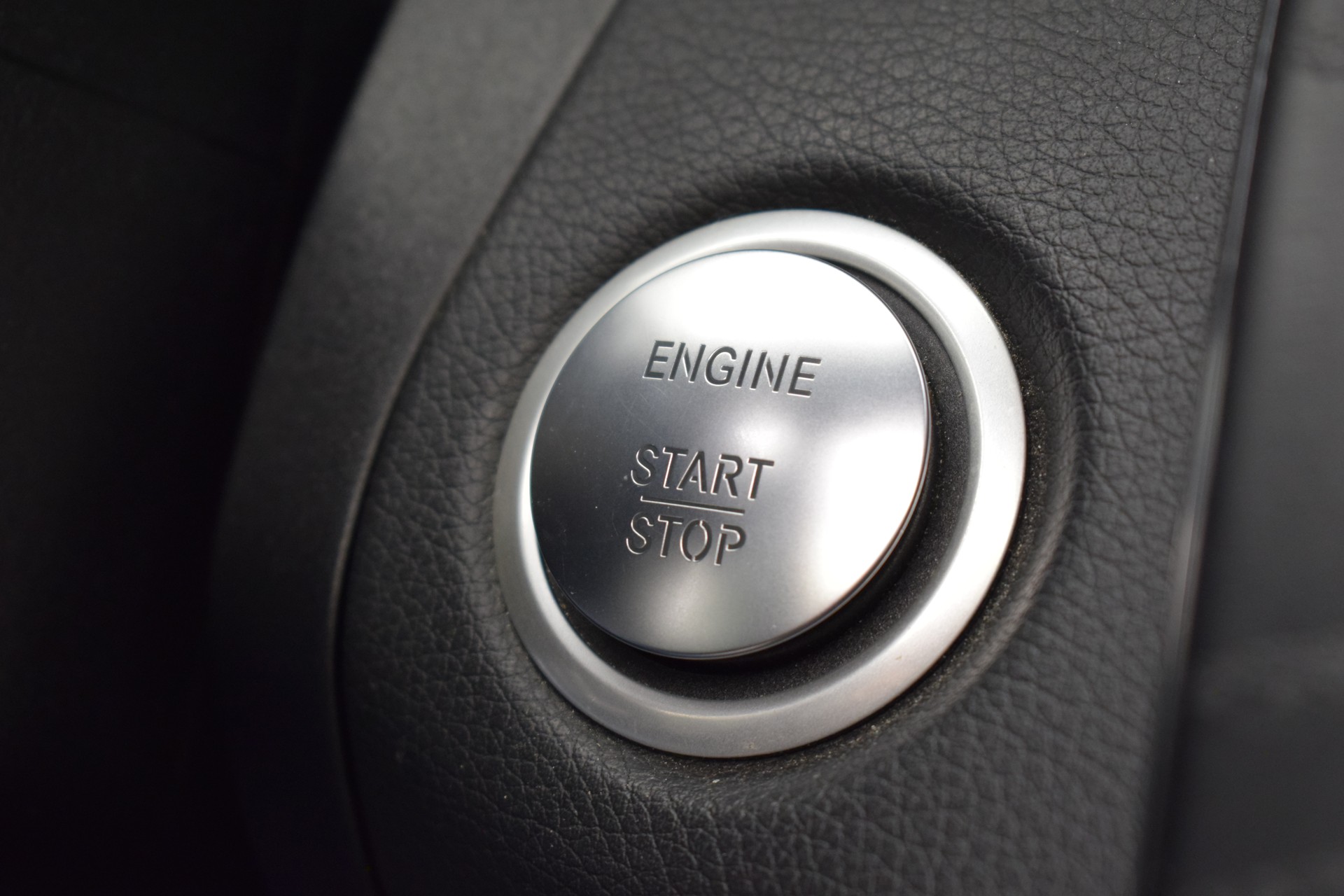 MERCEDES-BENZ C 63 S Cabriolet AMG Speedshift-image-29
