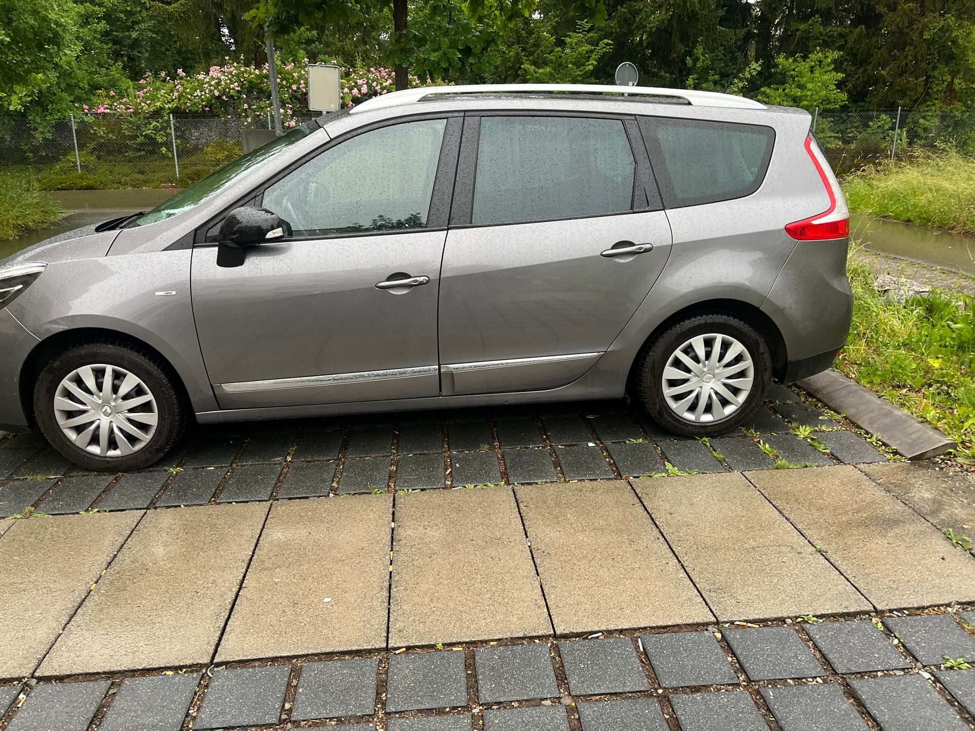 RENAULT Grand Scénic 1.5 dCi Bose-image-2