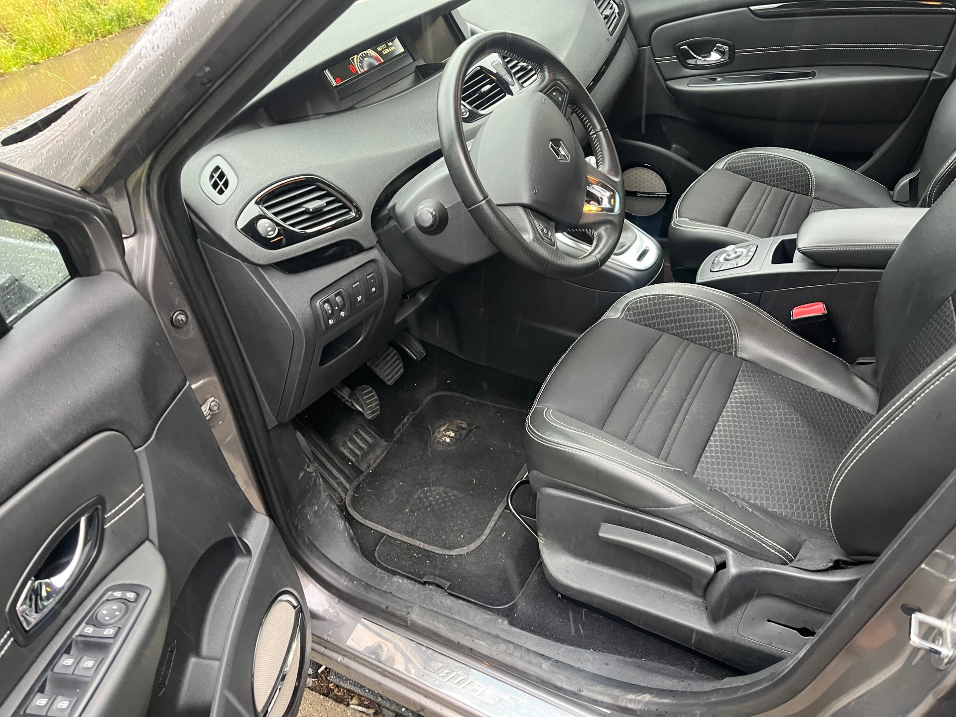 RENAULT Grand Scénic 1.5 dCi Bose-image-10